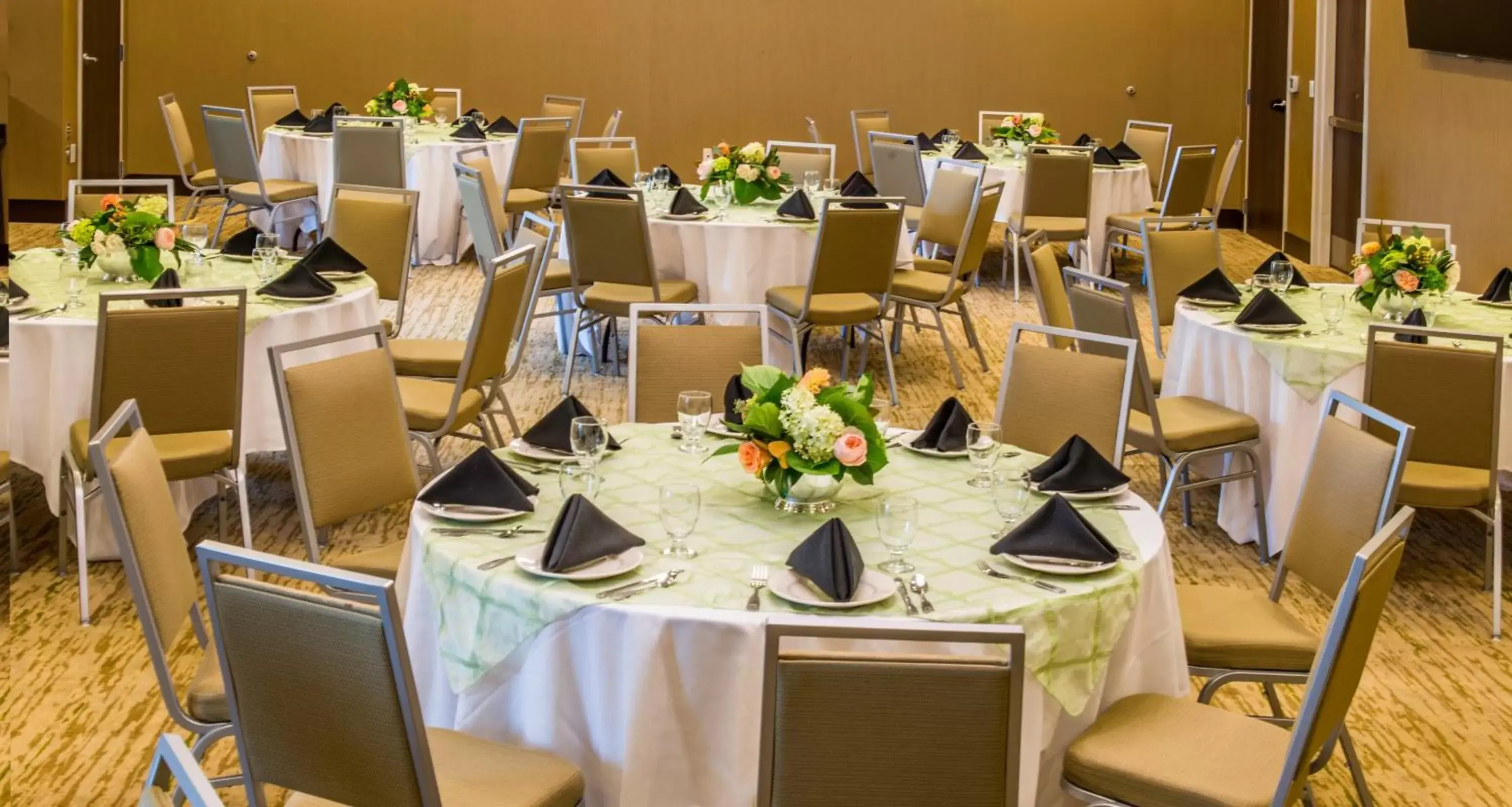 Meeting/conference room, Restaurant/Places to Eat in Holiday Inn Paducah Riverfront, an IHG Hotel