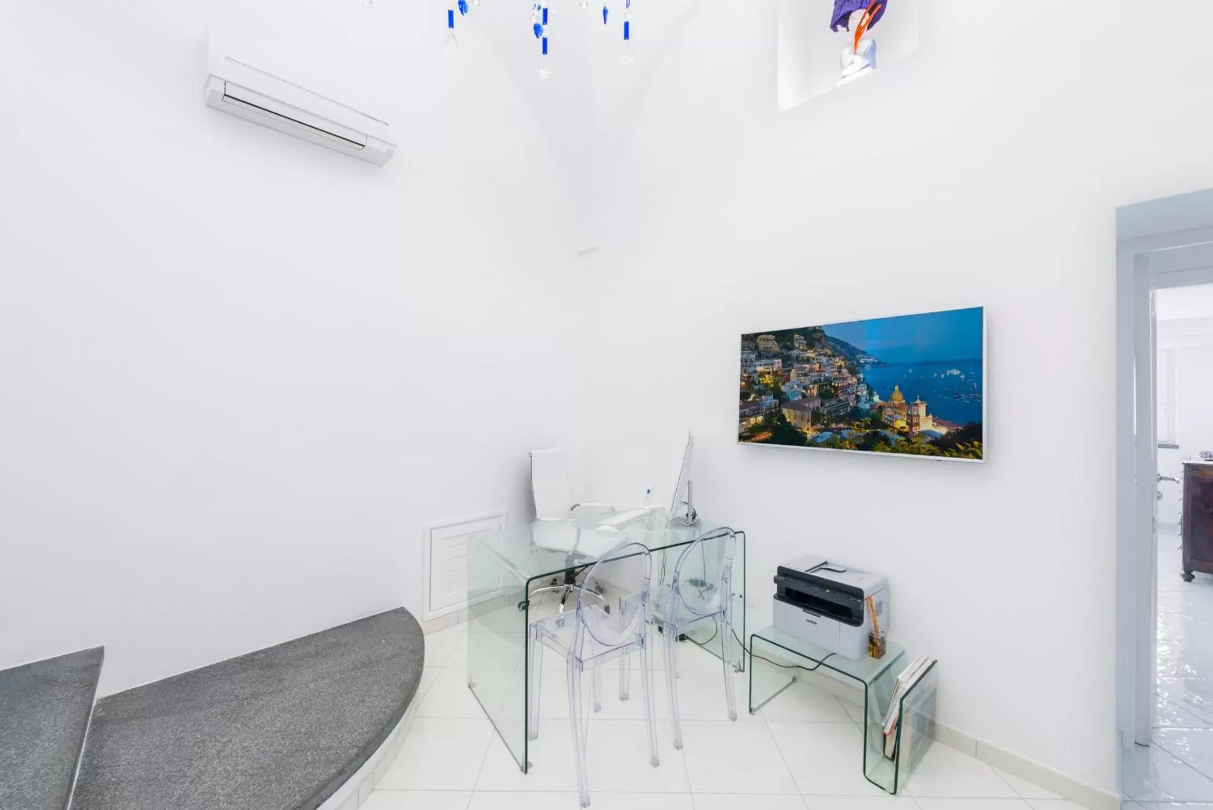 Communal lounge/ TV room, TV/Entertainment Center in La Divina Amalfi Coast