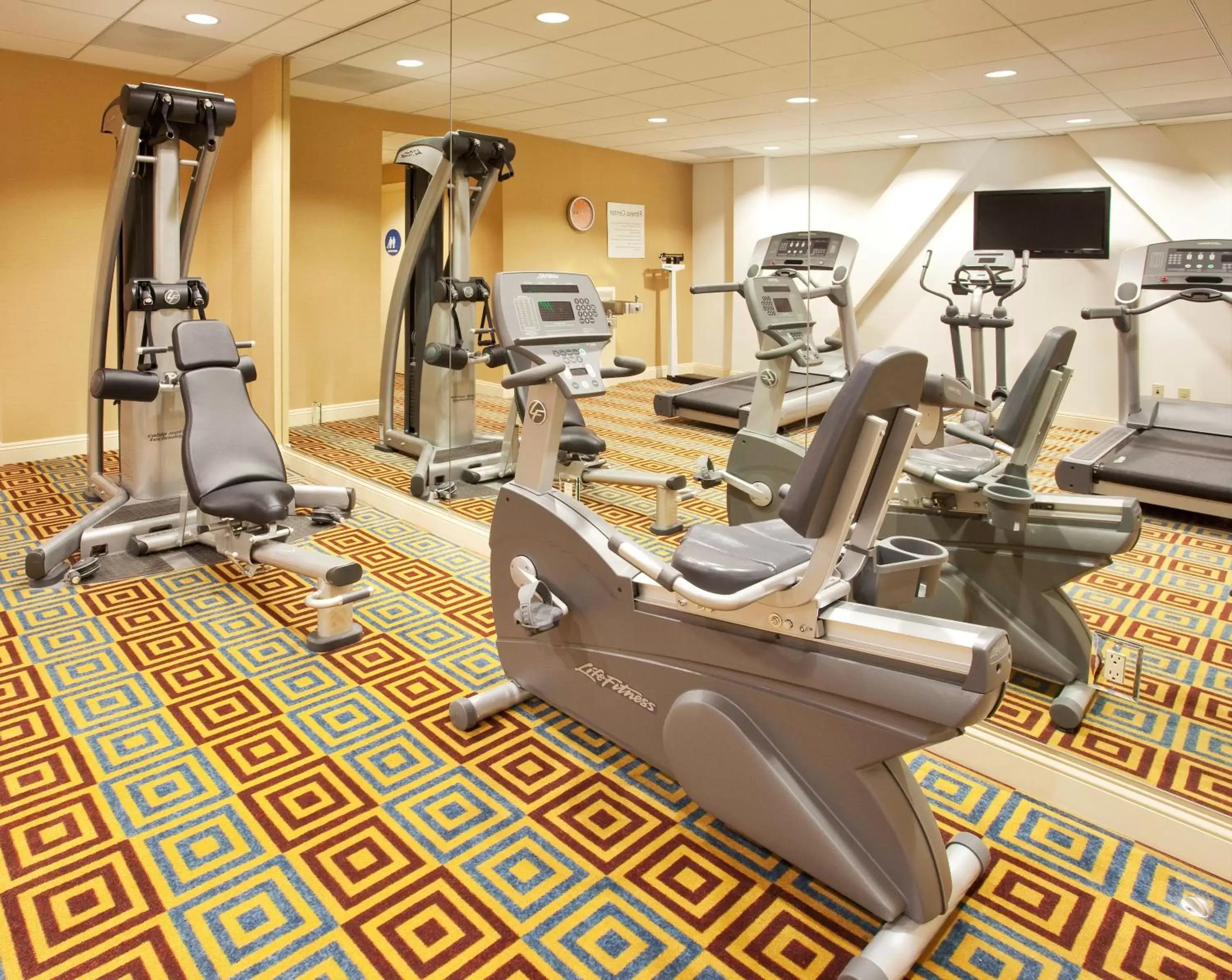 Spa and wellness centre/facilities, Fitness Center/Facilities in Holiday Inn Express Hotel & Suites Santa Cruz, an IHG Hotel