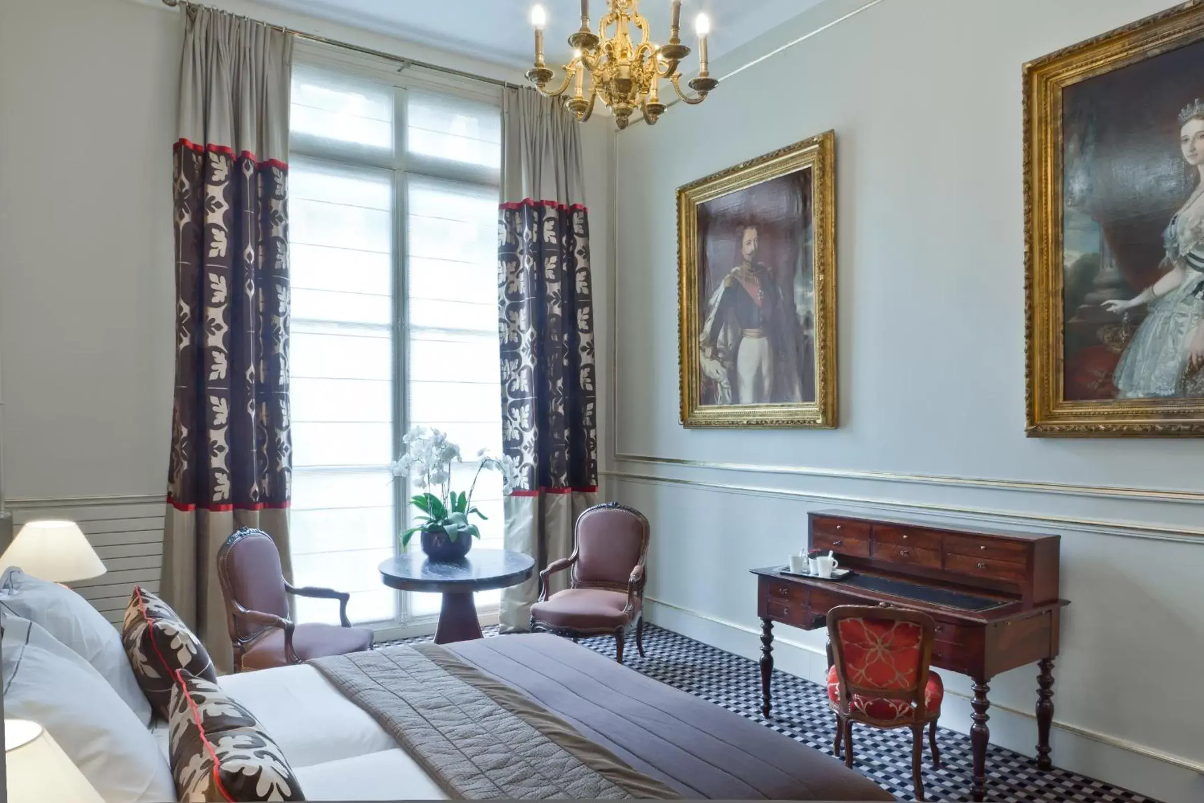 Photo of the whole room in Hôtel Mansart - Esprit de France