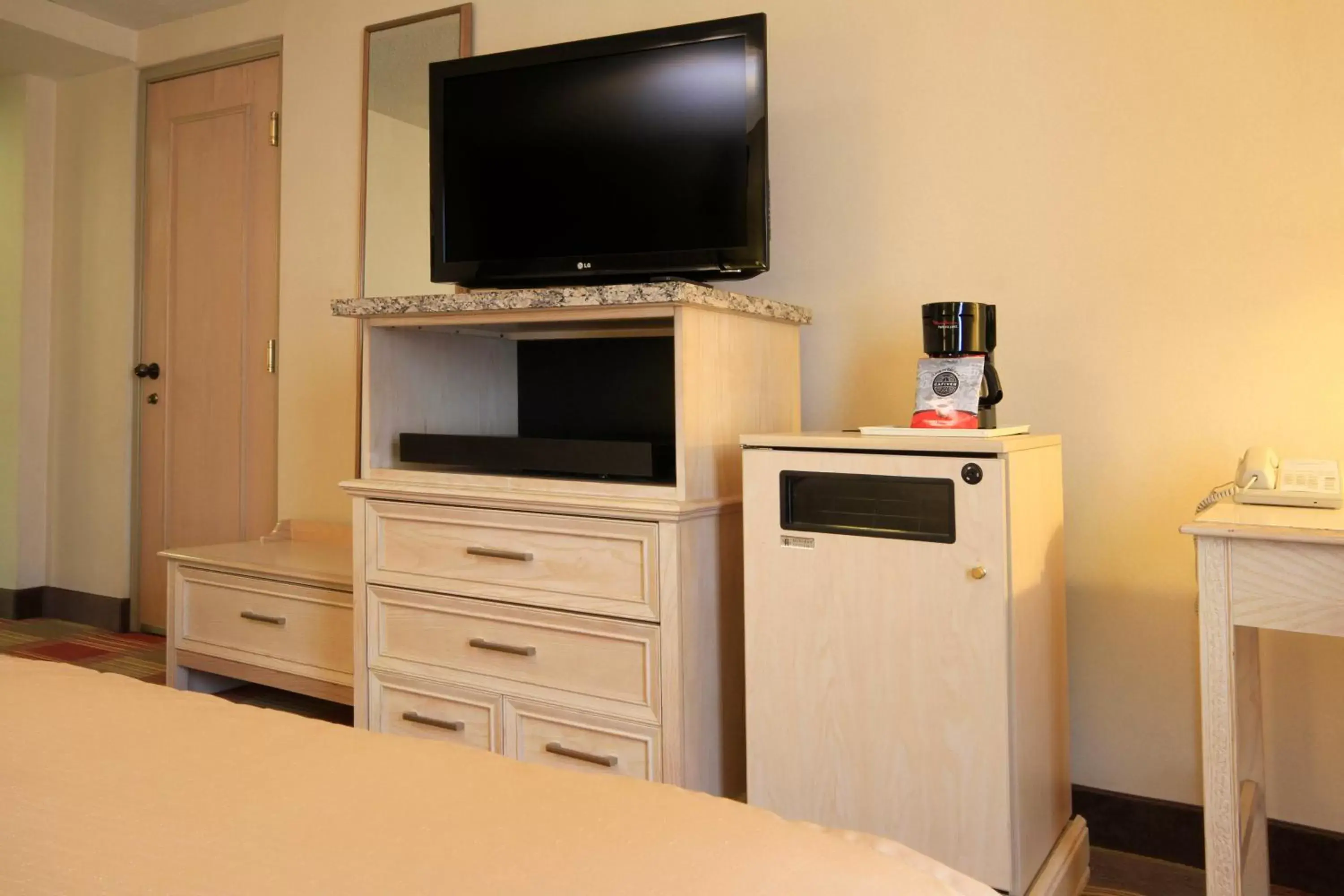 Photo of the whole room, TV/Entertainment Center in Holiday Inn Monclova, an IHG Hotel