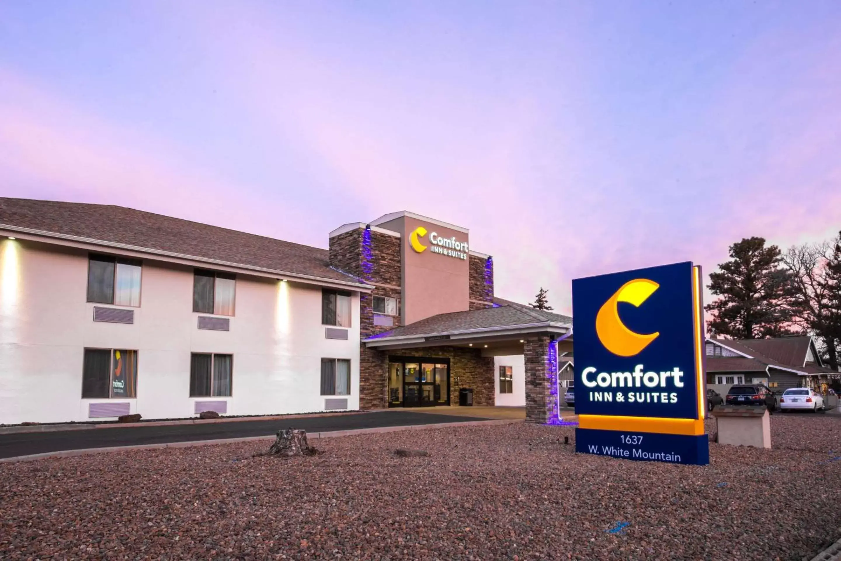 Property building, Property Logo/Sign in Comfort Inn & Suites Pinetop Show Low