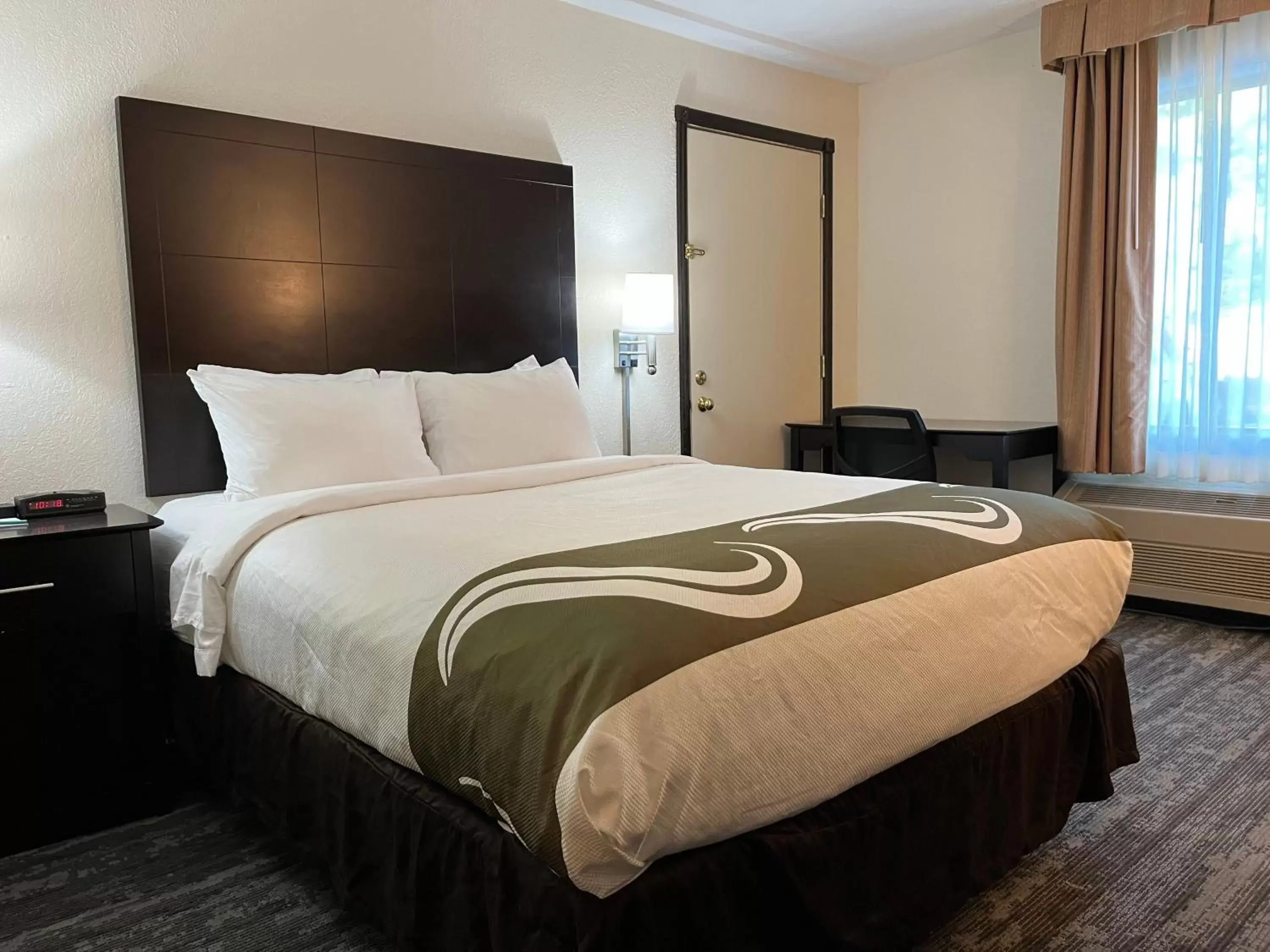 Queen Room - Accessible/Non-Smoking in Quality Inn Traverse City Queen Room - Accessible/Non-Smoking in Quality Inn Traverse City