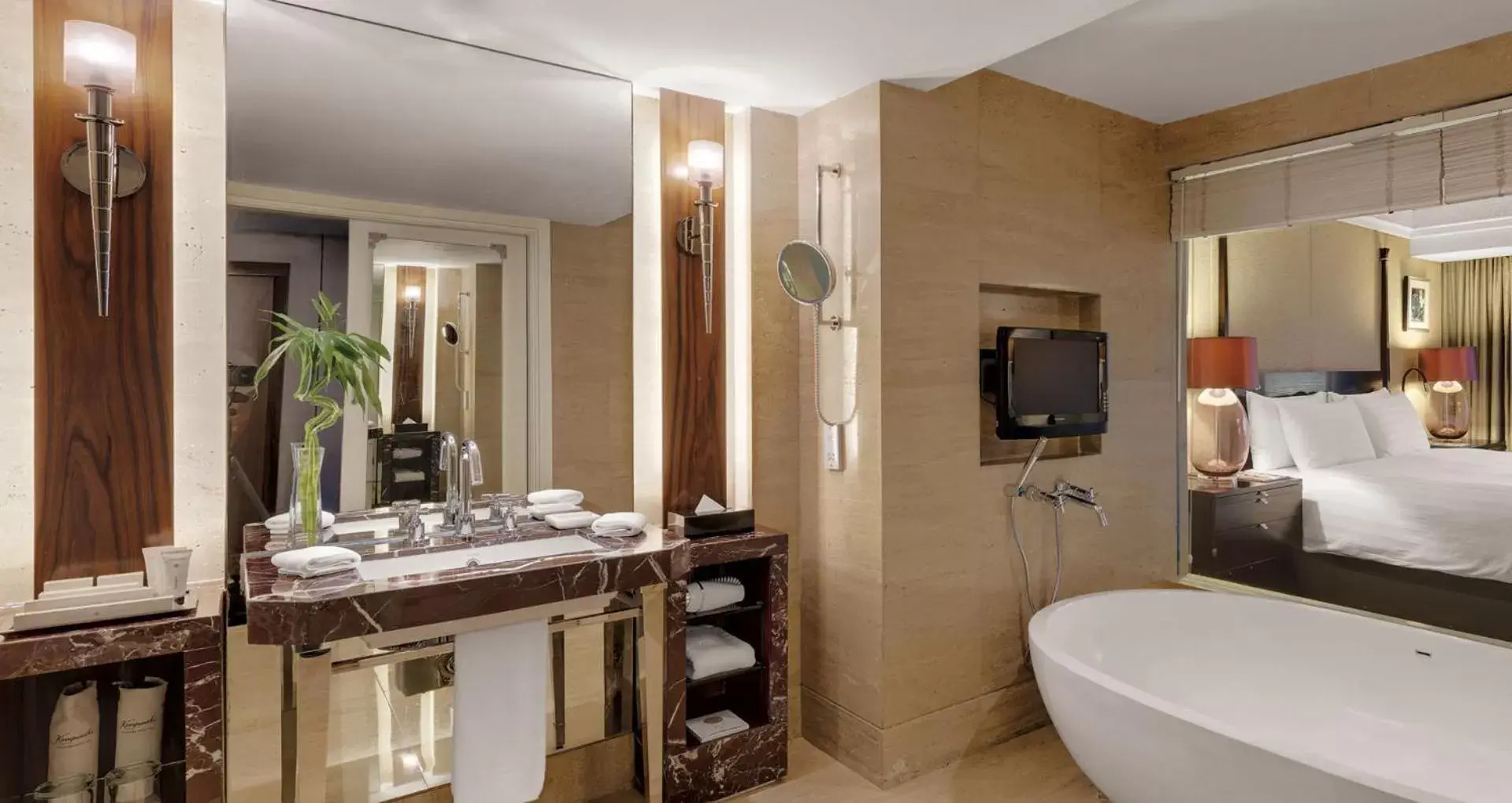 Bathroom in Hotel Indonesia Kempinski Jakarta