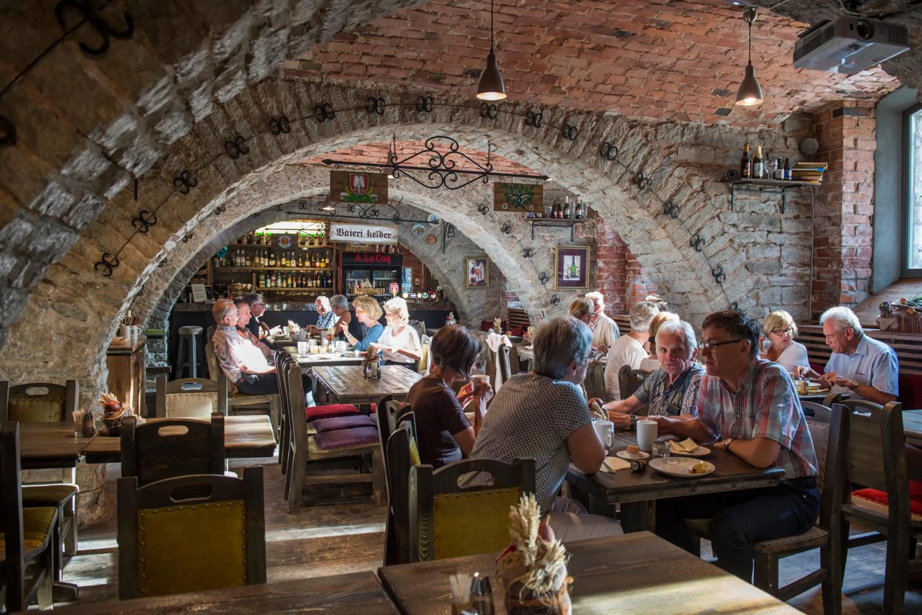 Restaurant/places to eat in Hotel St. Barbara