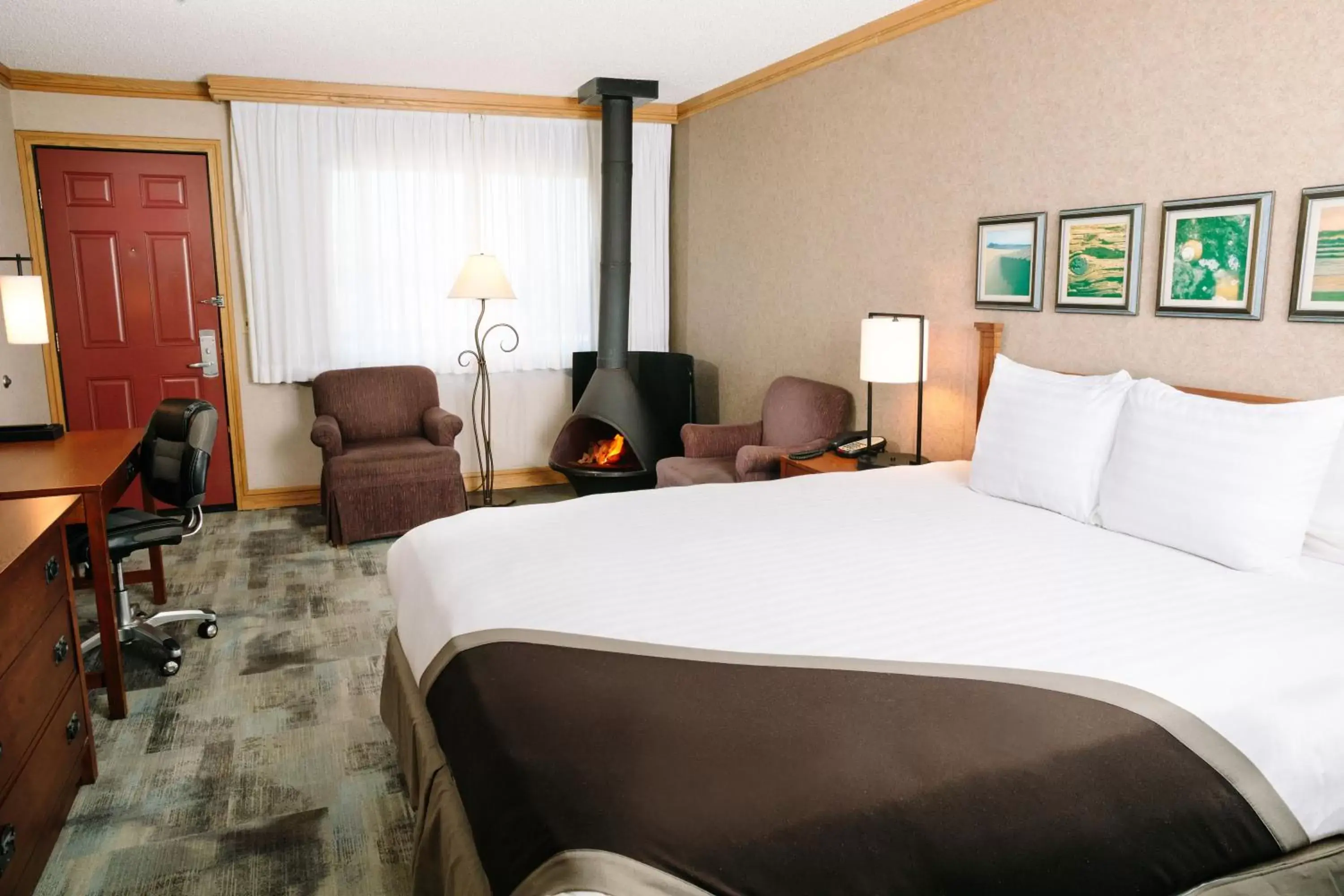 Bedroom, Bed in Cavalier Oceanfront Resort