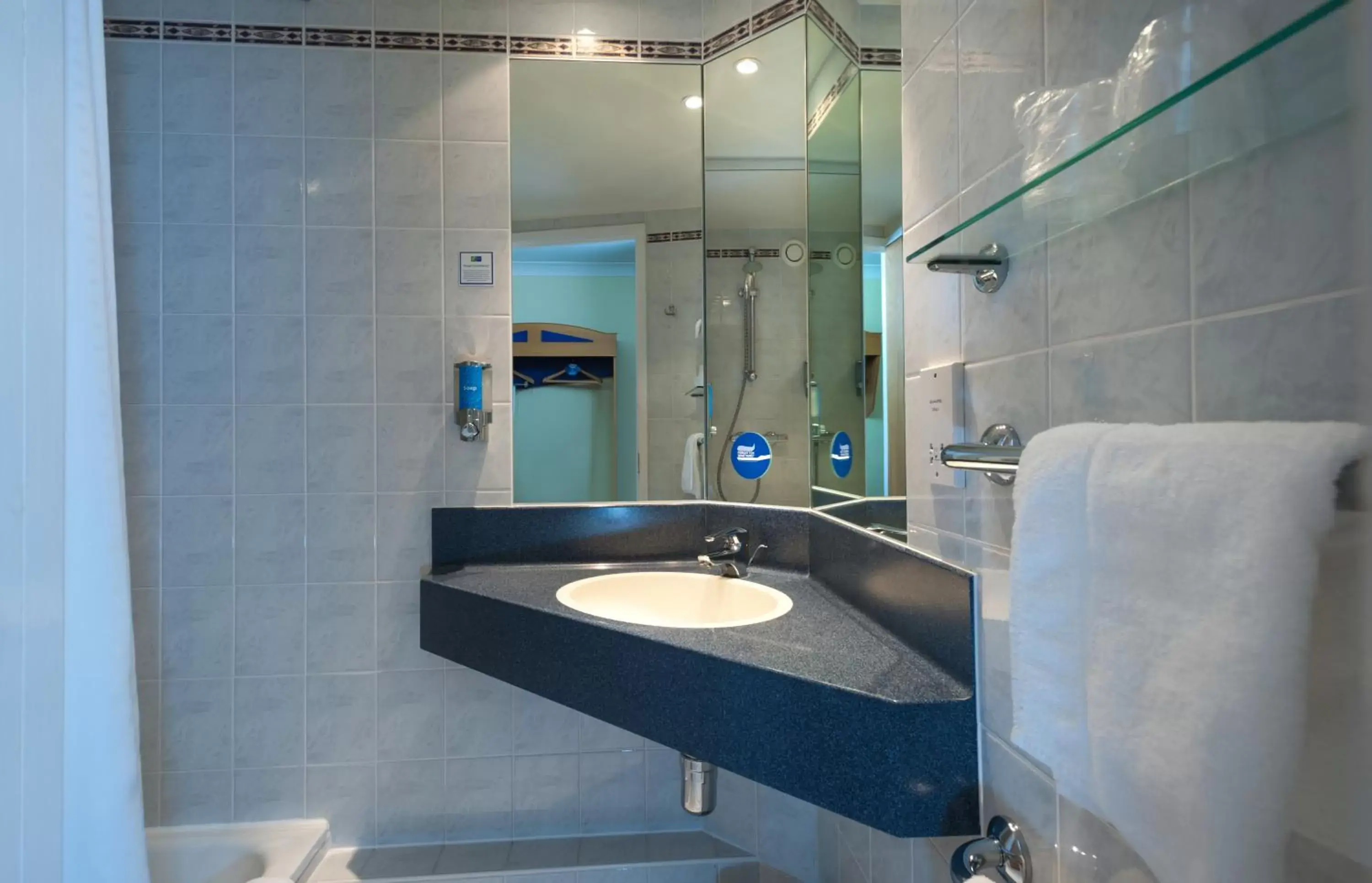 Bathroom in Holiday Inn Express Walsall M6, J10, an IHG Hotel