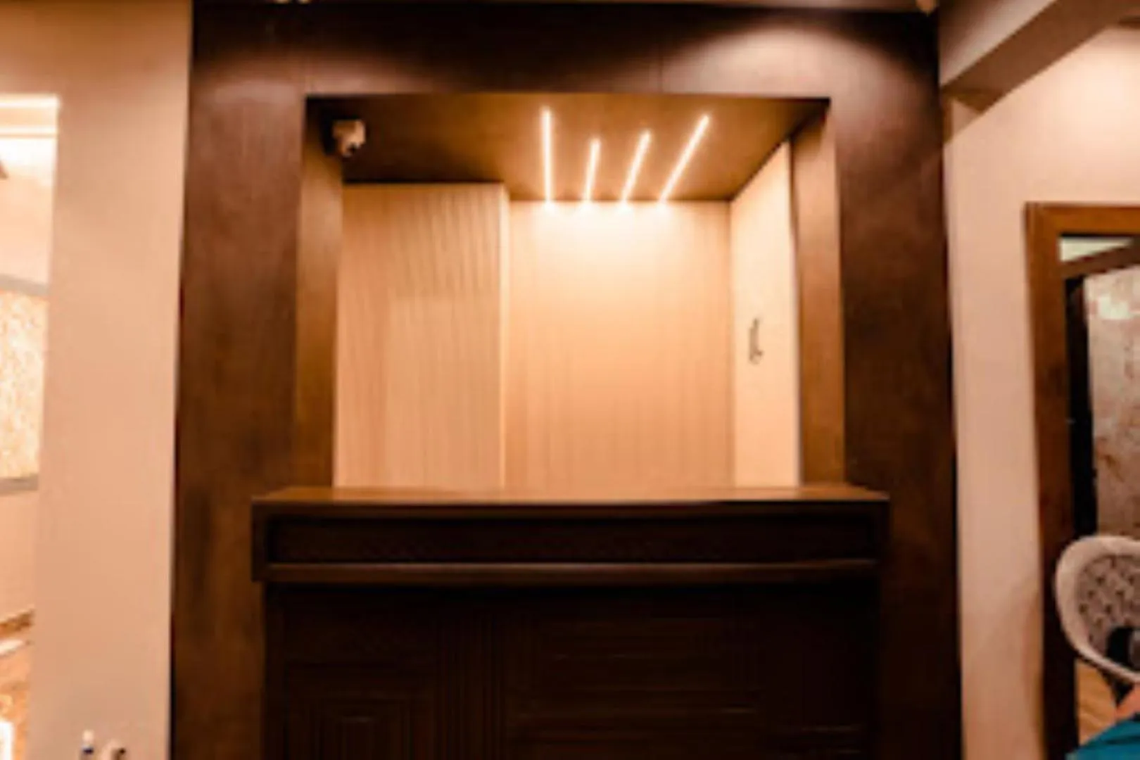 wardrobe in Hotel Royal Spring 