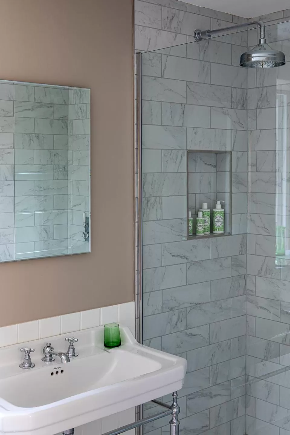 Bathroom in The Queens Arms