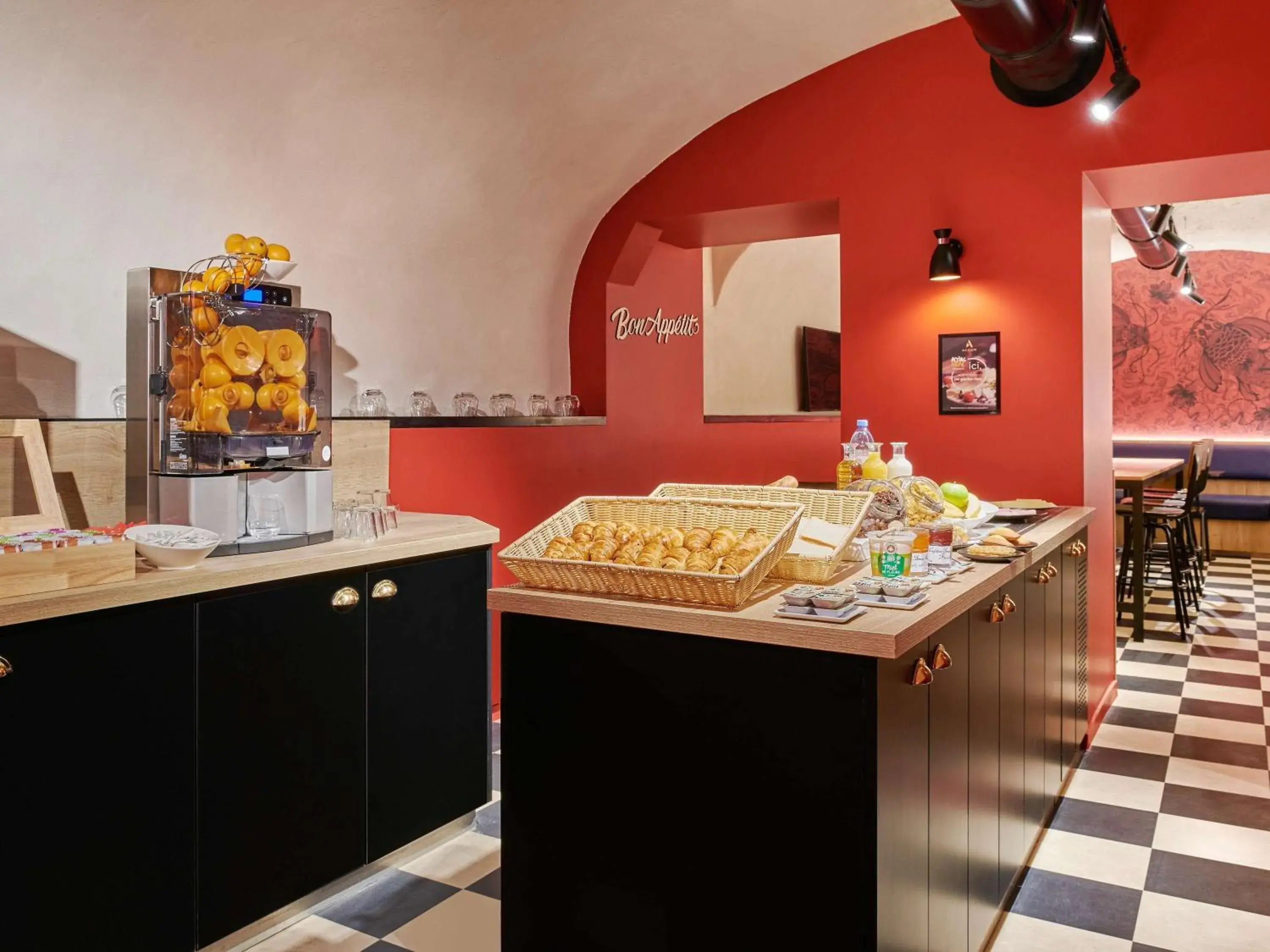 Property building in Ibis Styles Paris Gare de l'Est Magenta Property building in Ibis Styles Paris Gare de l'Est Magenta