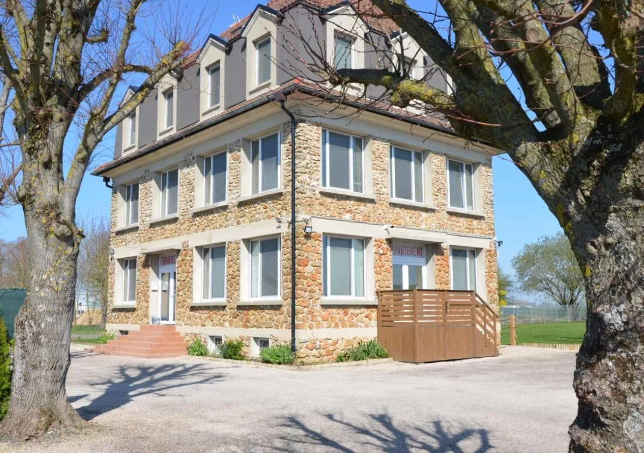 Facade/entrance in Country House Reem