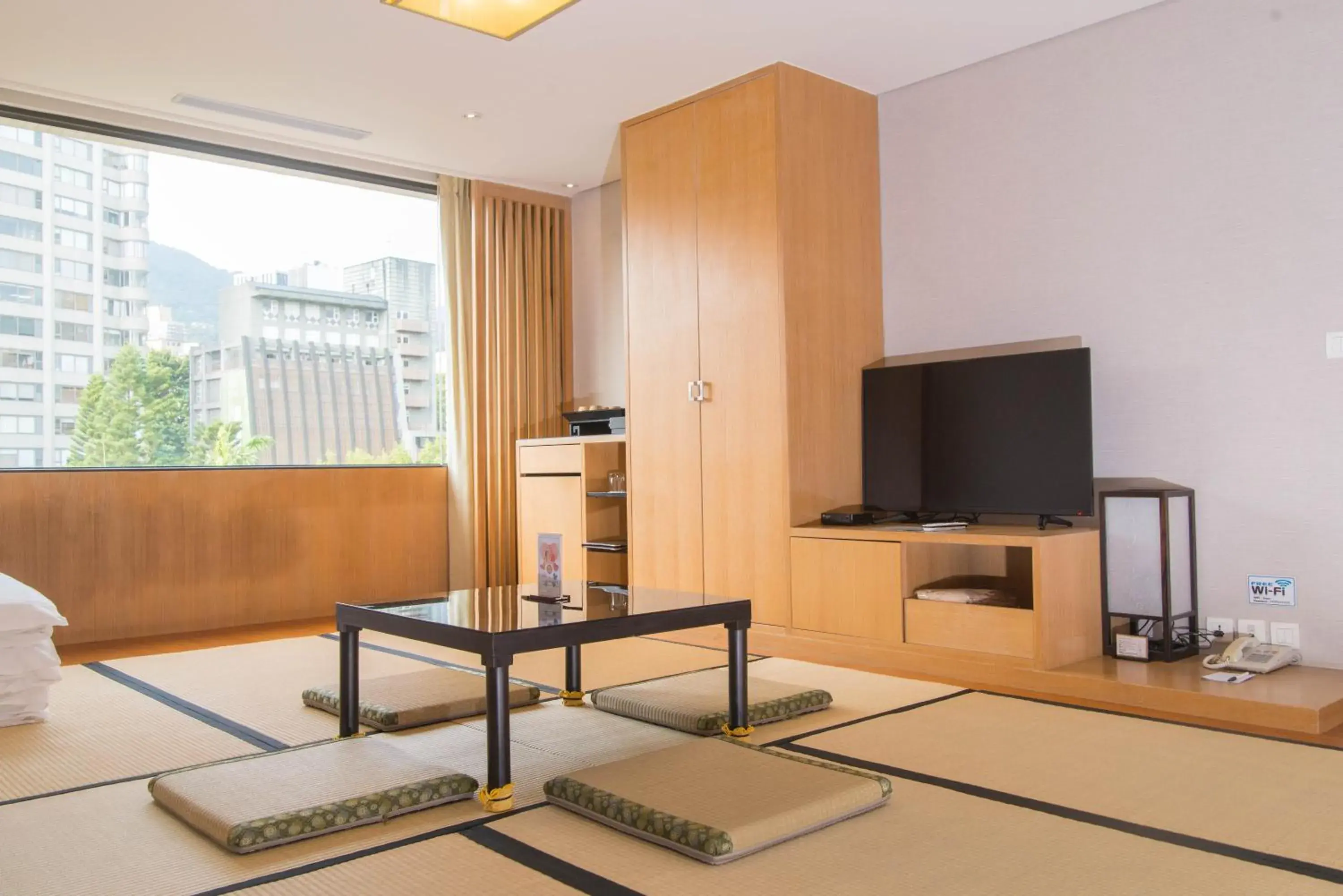 Photo of the whole room, TV/Entertainment Center in Beitou Sweet Me Hot Spring Resort