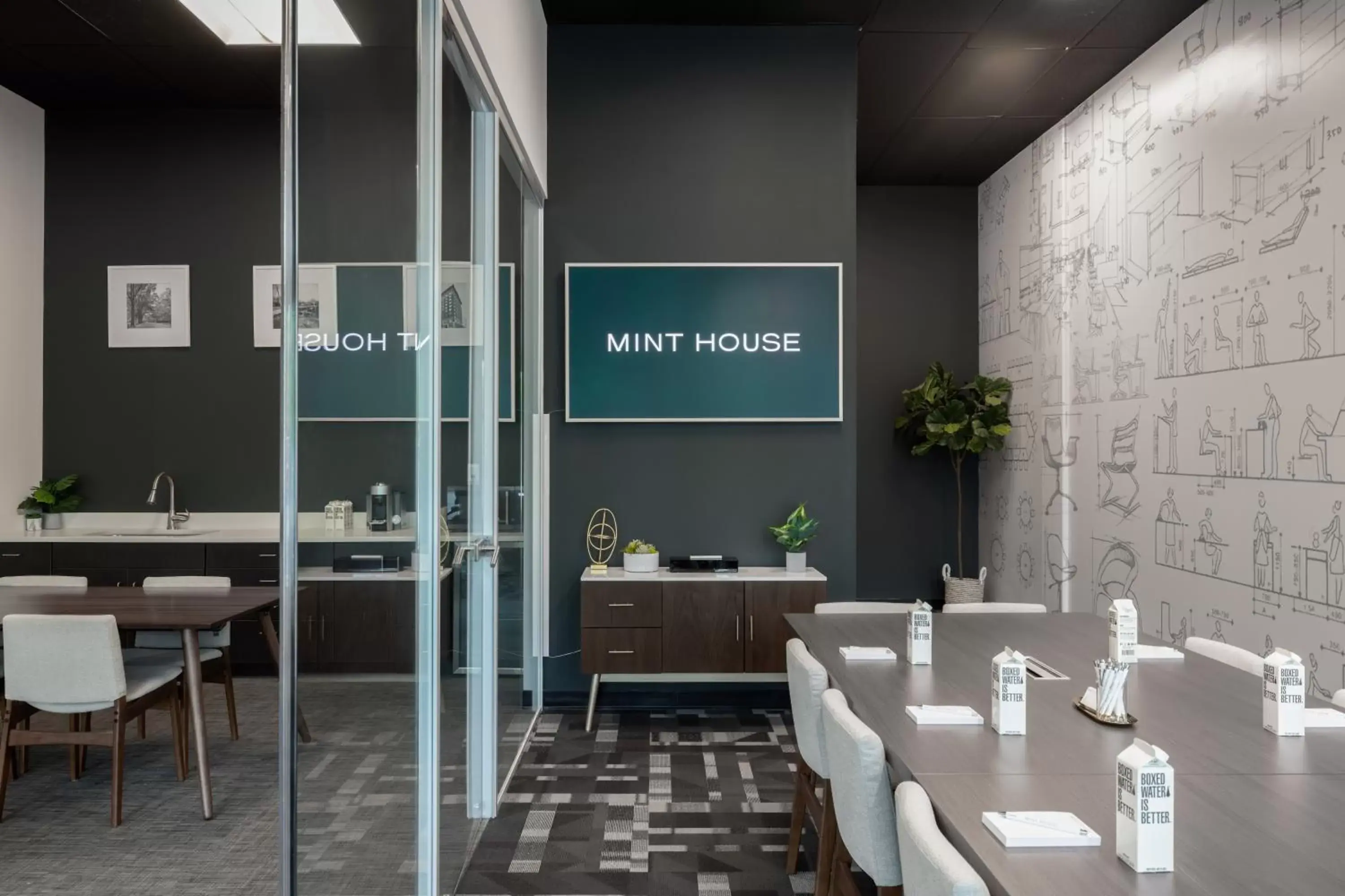 Meeting/conference room, Restaurant/Places to Eat in Mint House Greenville - Downtown