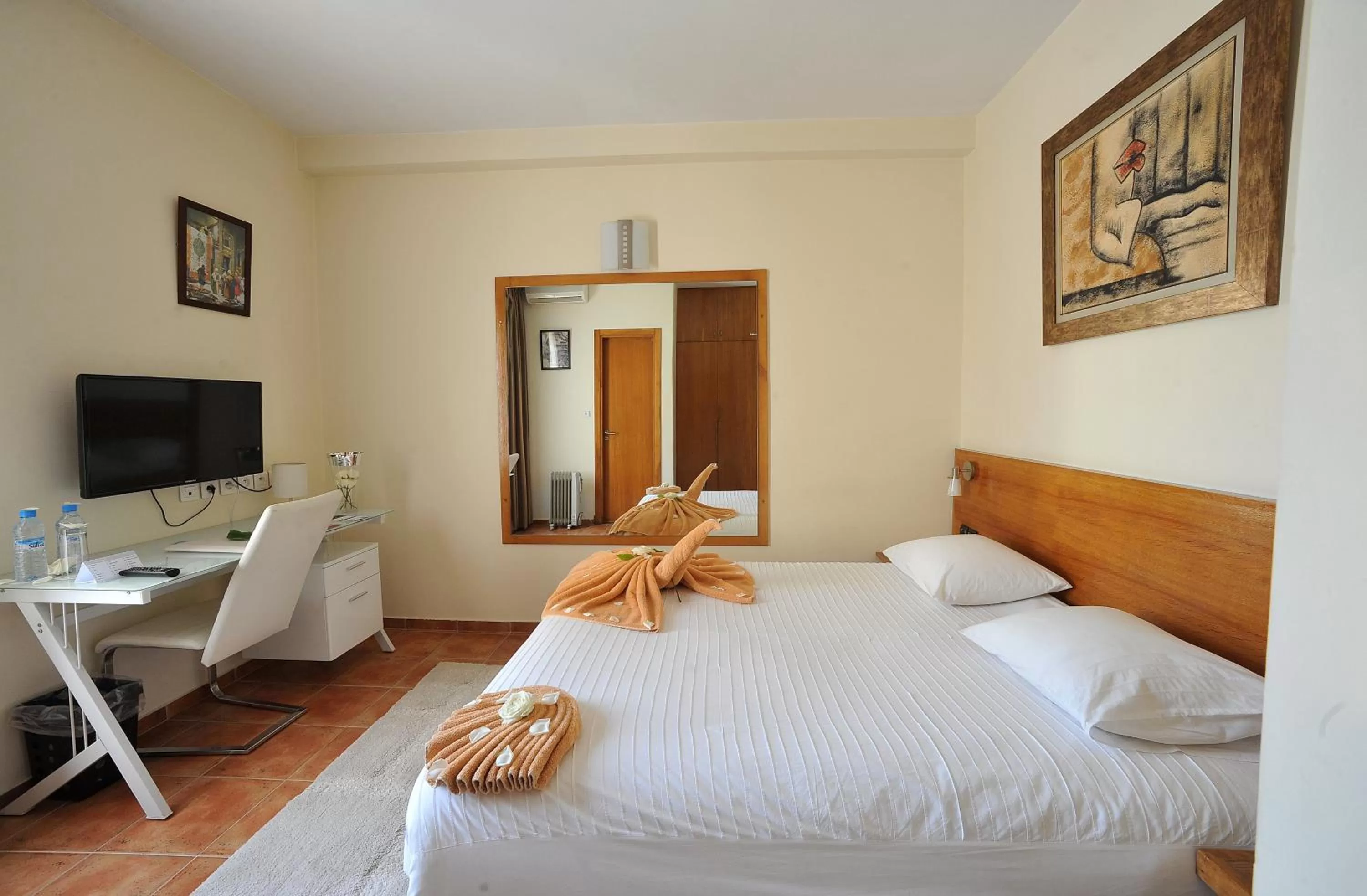 Photo of the whole room, Bed in Casablanca Suites & Spa