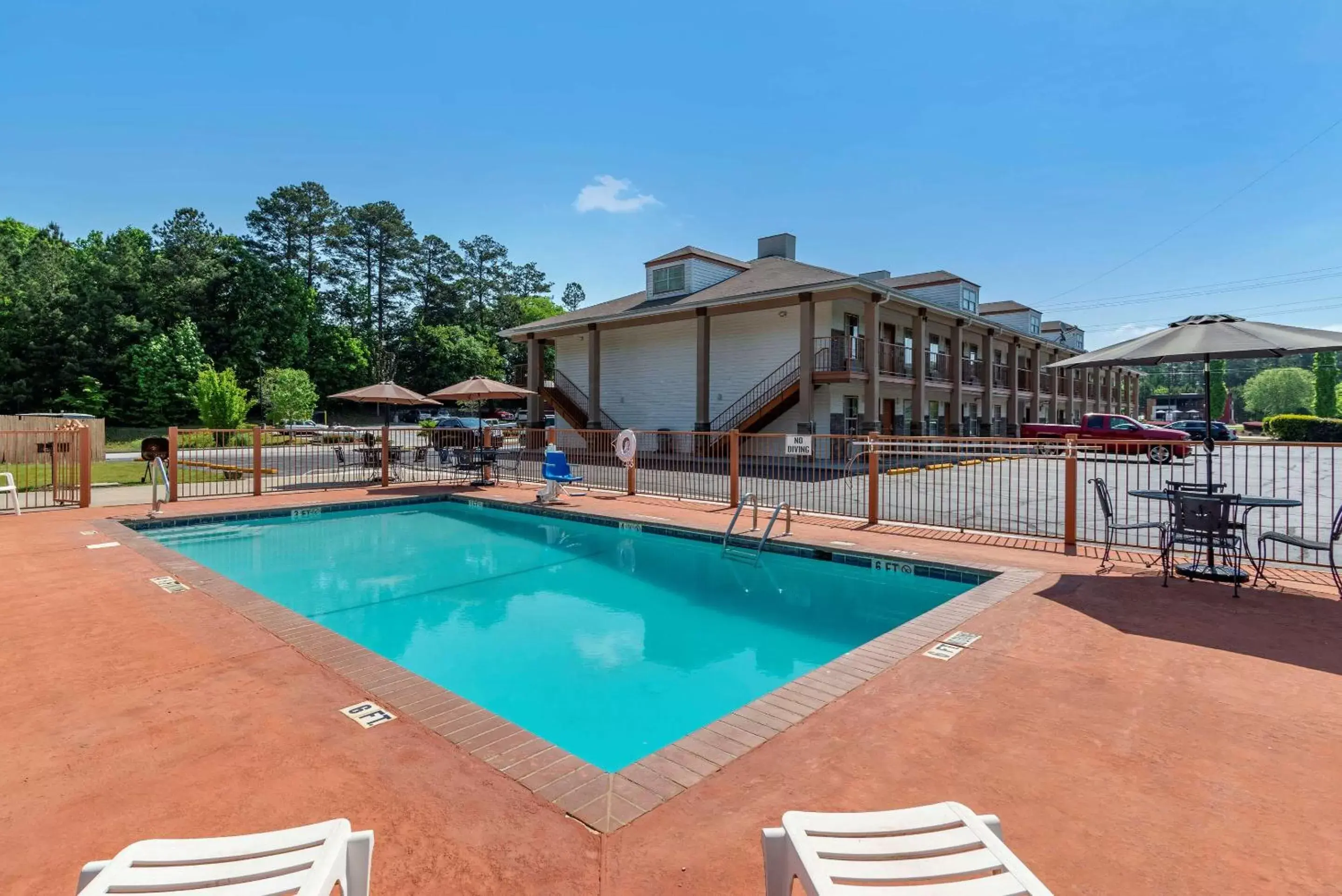 Swimming Pool in Quality Inn Covington