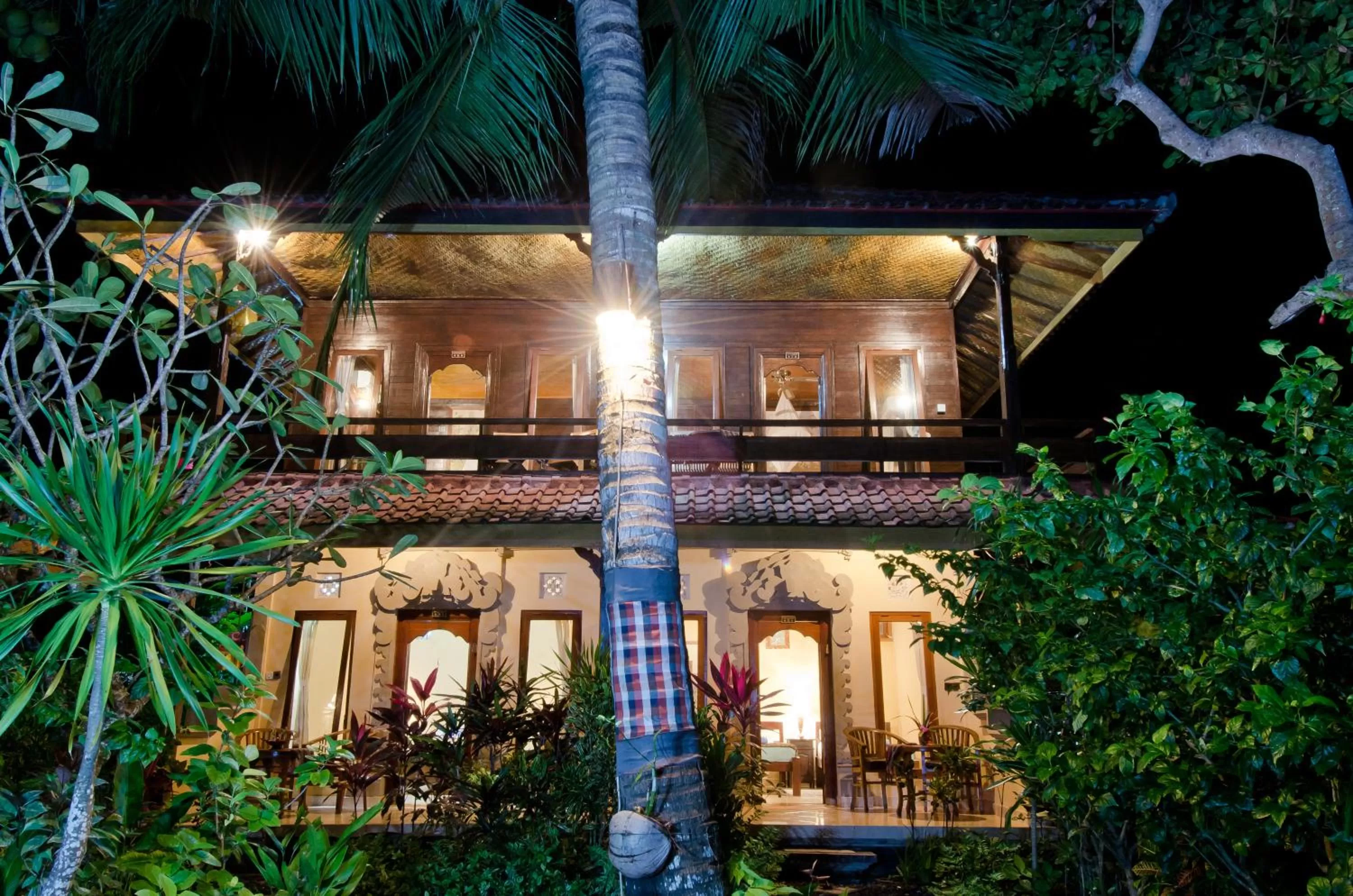 Property building in Mushroom Beach Bungalows