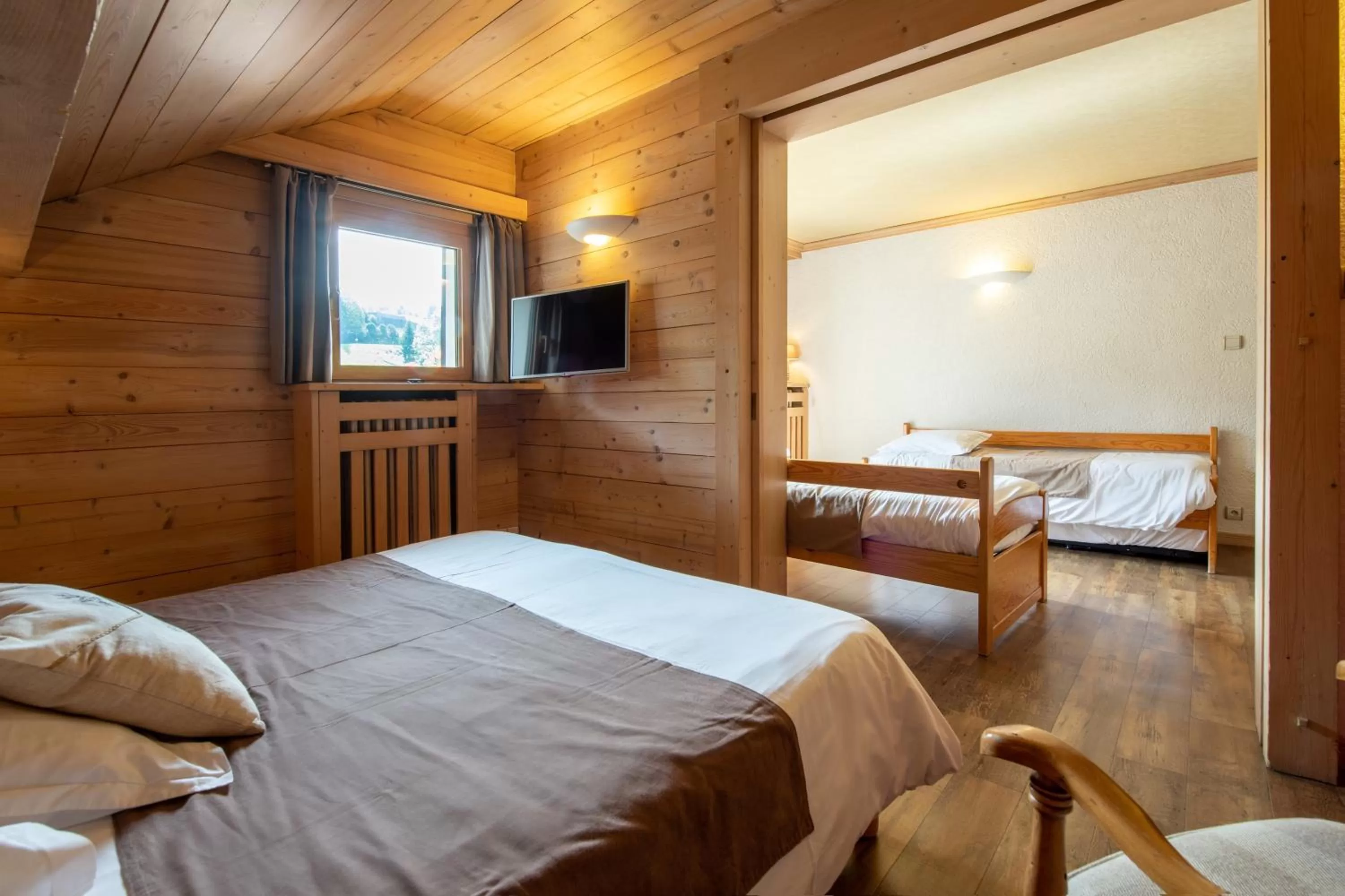 Balcony/Terrace, Bed in Hotel La Montagne