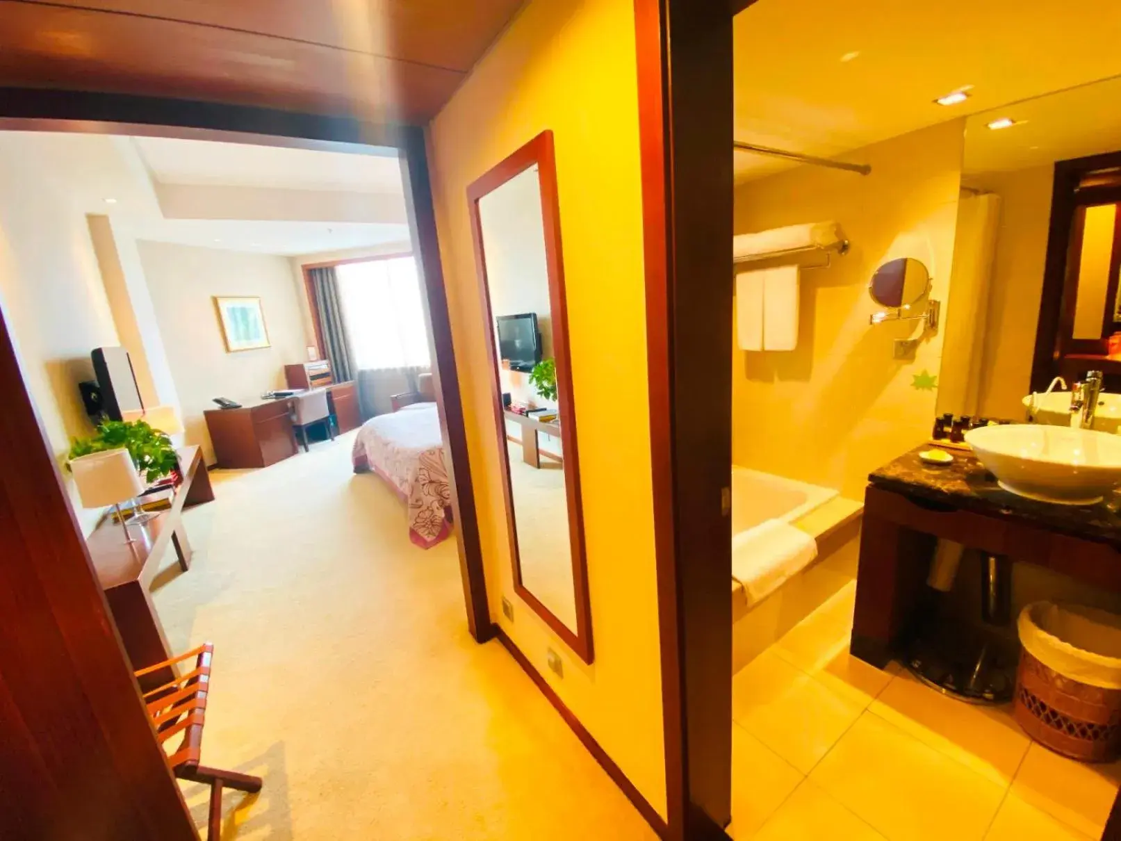 Photo of the whole room, Bed in Baolong Hotel Shanghai Photo of the whole room, Bed in Baolong Hotel Shanghai