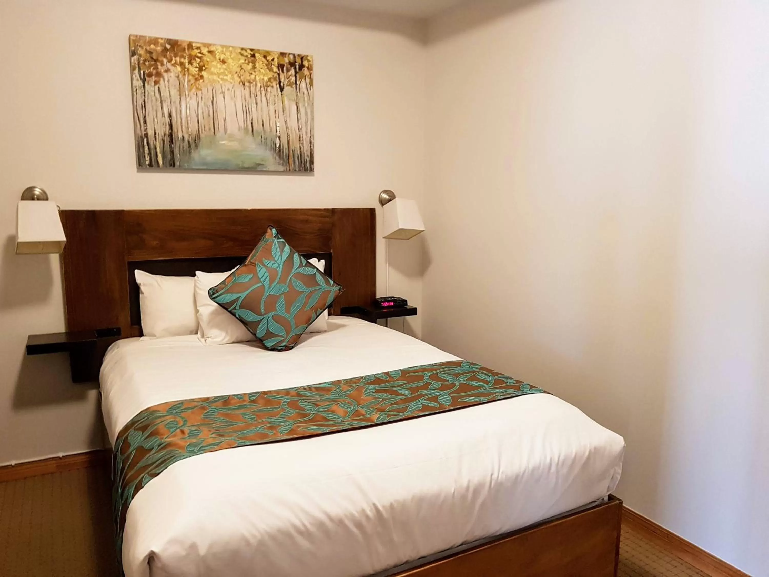 Bedroom, Bed in Sunset Resorts Canmore and Spa