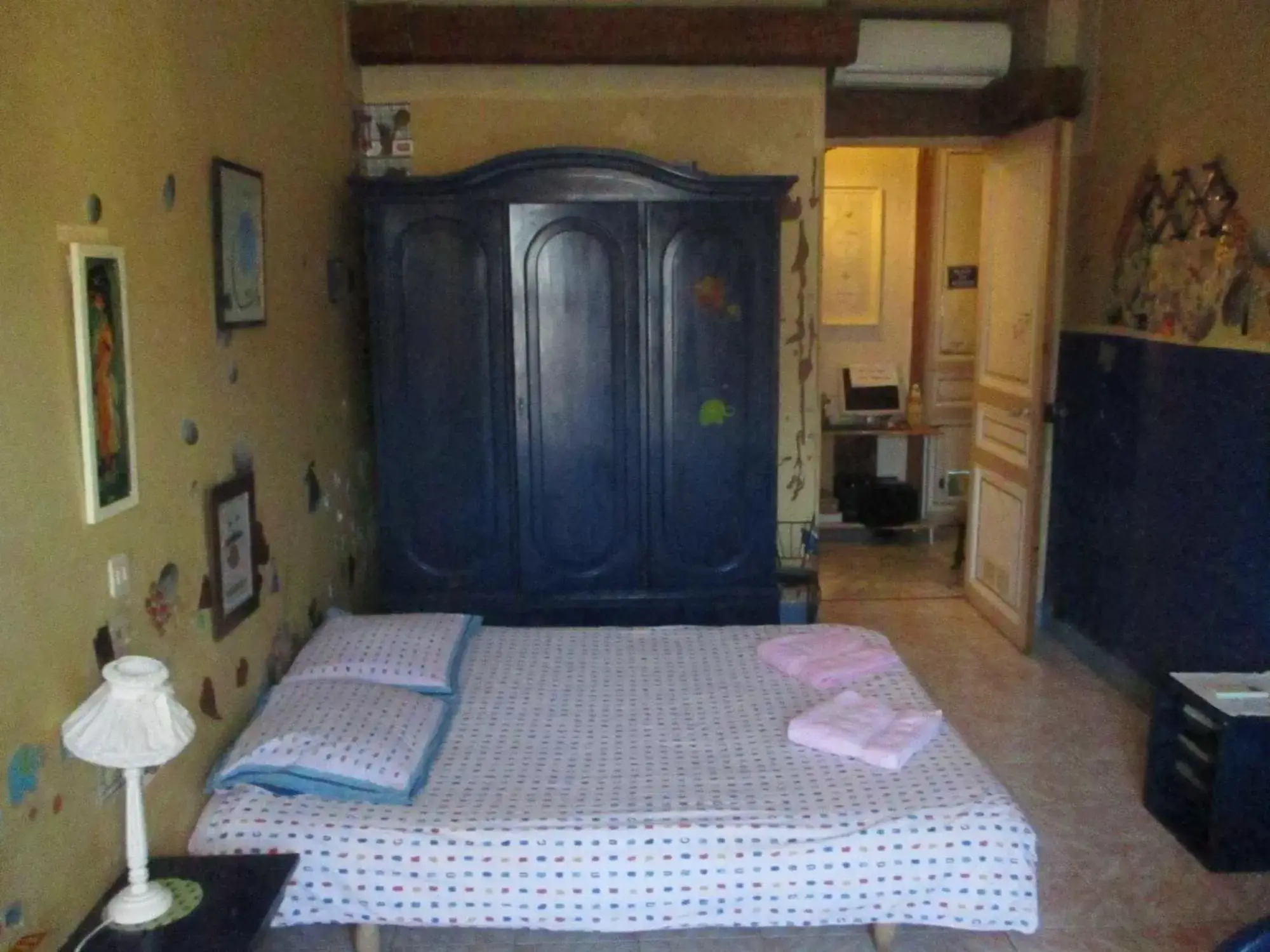 Bedroom, Bed in Chez Brigitte Guesthouse