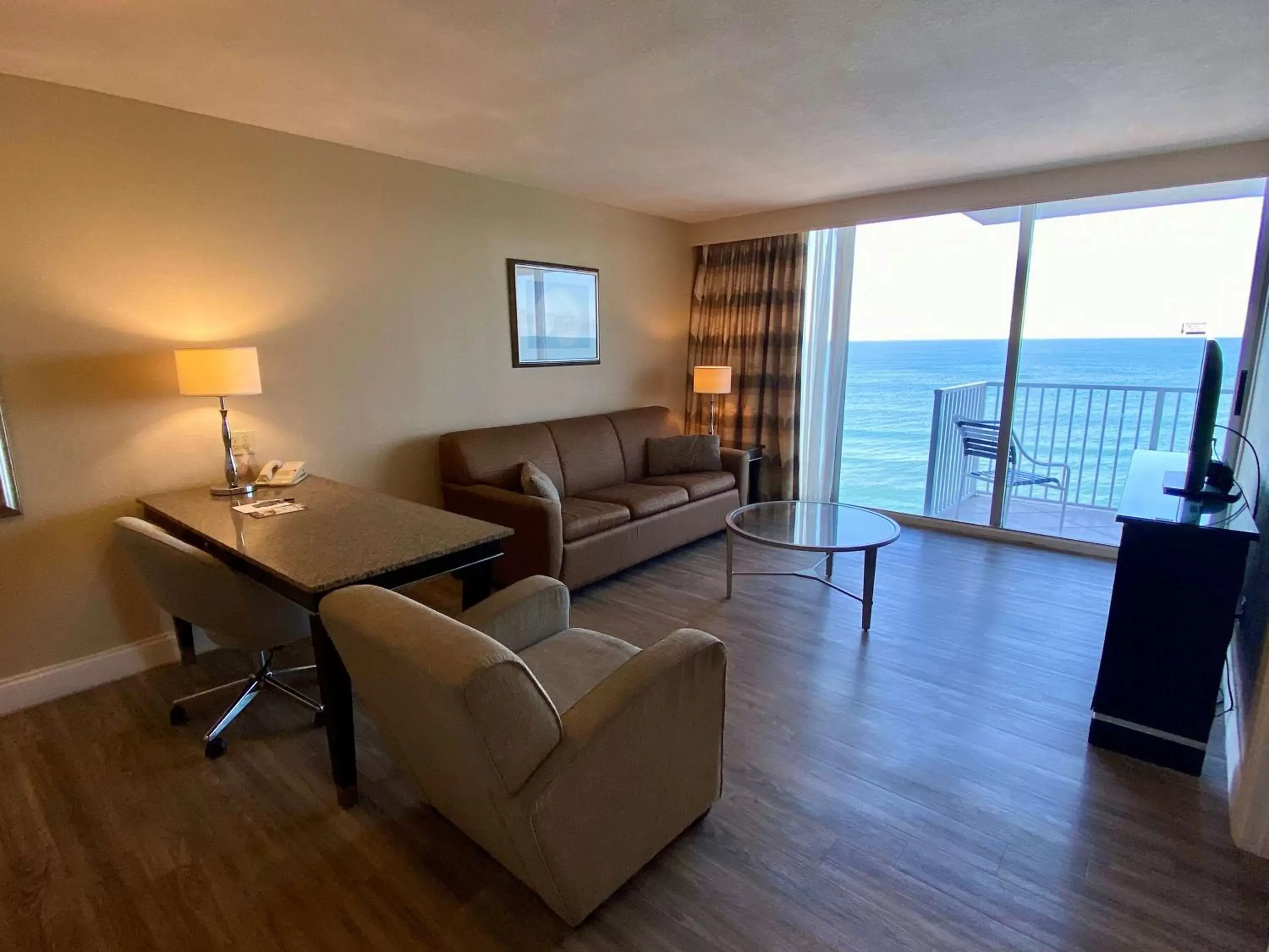 Photo of the whole room, Seating Area in Radisson Suite Hotel Oceanfront