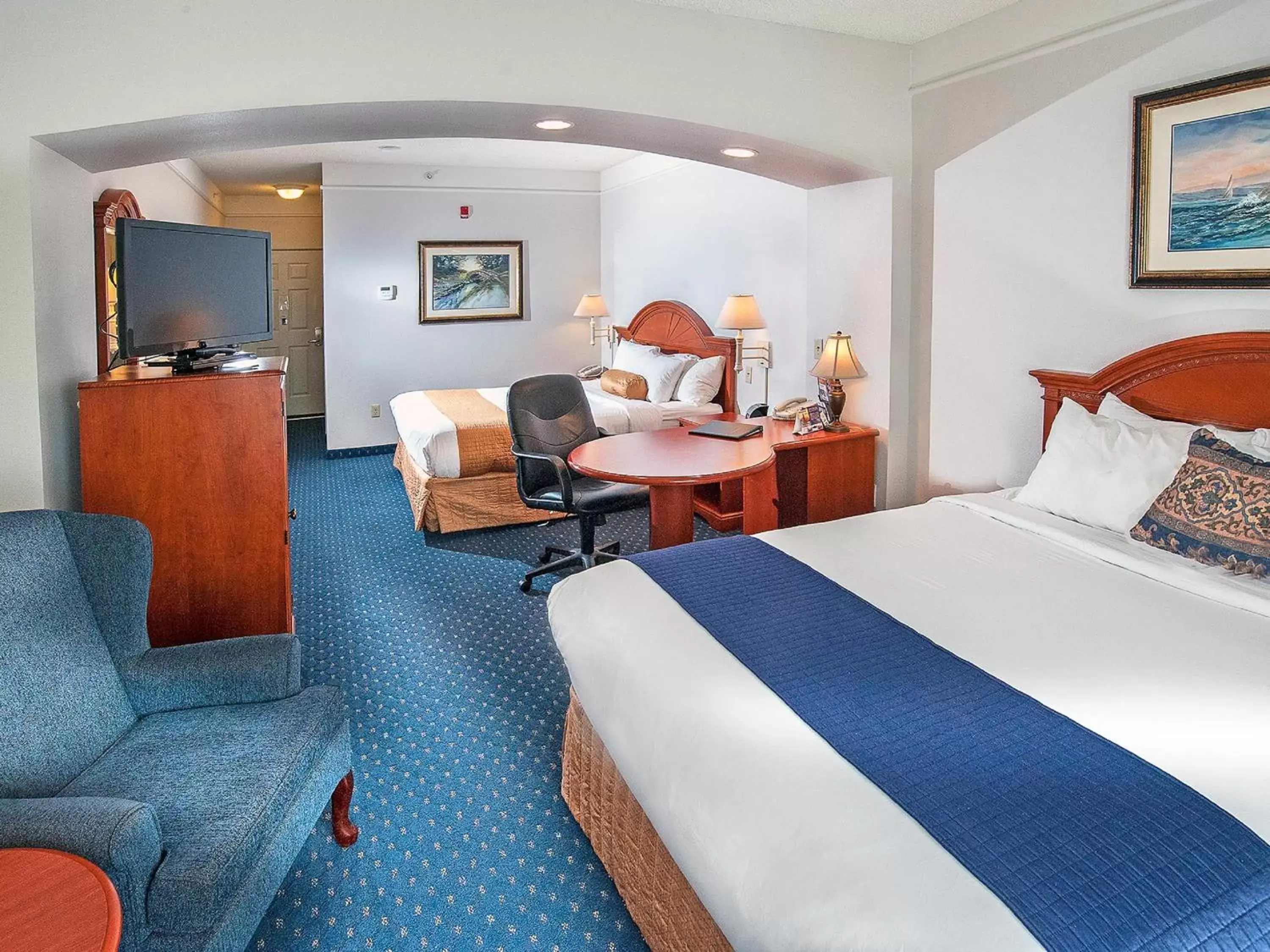 Bedroom in SureStay Plus Hotel by Best Western Billings