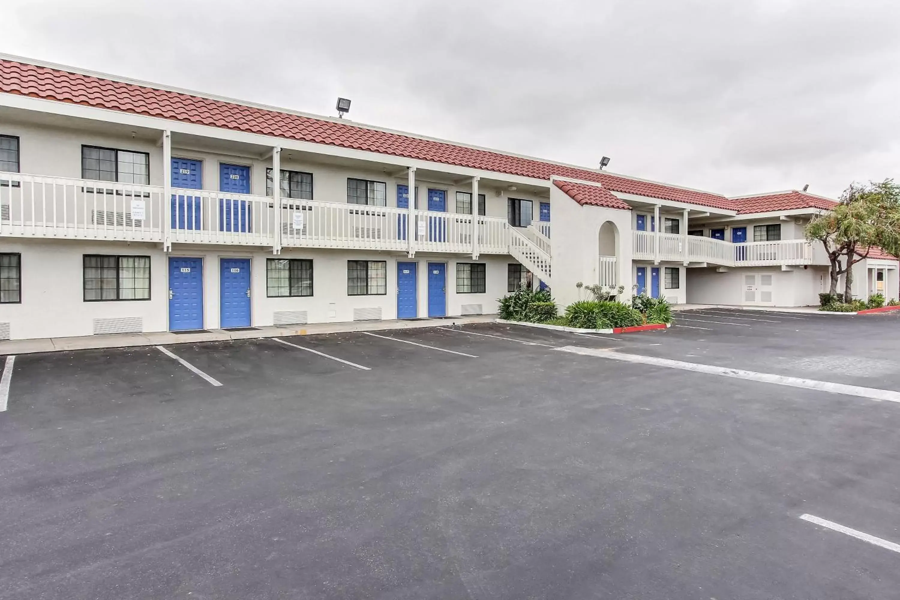 Facade/entrance, Property Building in Motel 6-Salinas, CA - North Monterey Area