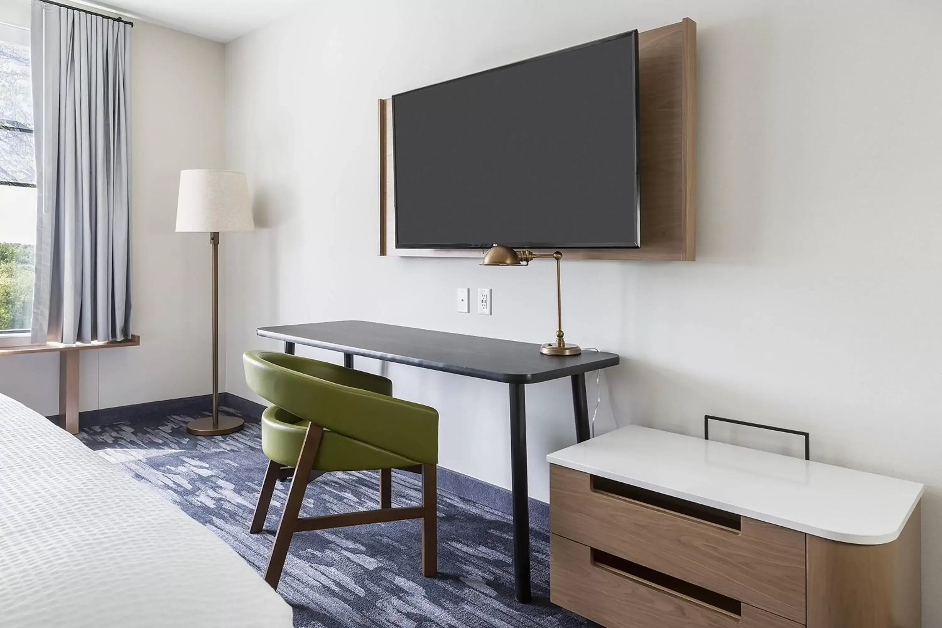 Photo of the whole room, TV/Entertainment Center in Fairfield Inn & Suites by Marriott Minneapolis North/Blaine