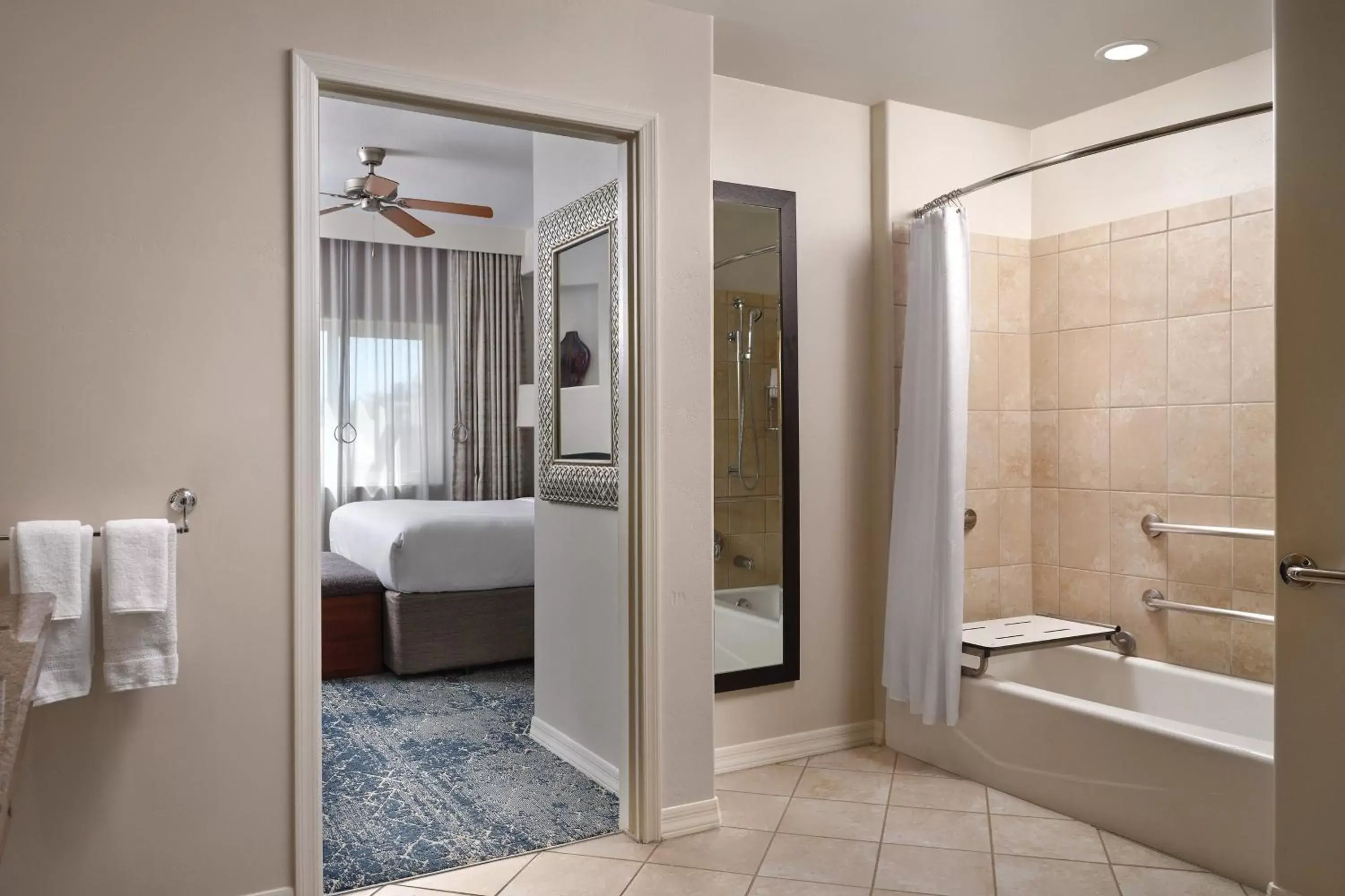Bedroom, Bathroom in Sheraton Desert Oasis Villas, Scottsdale