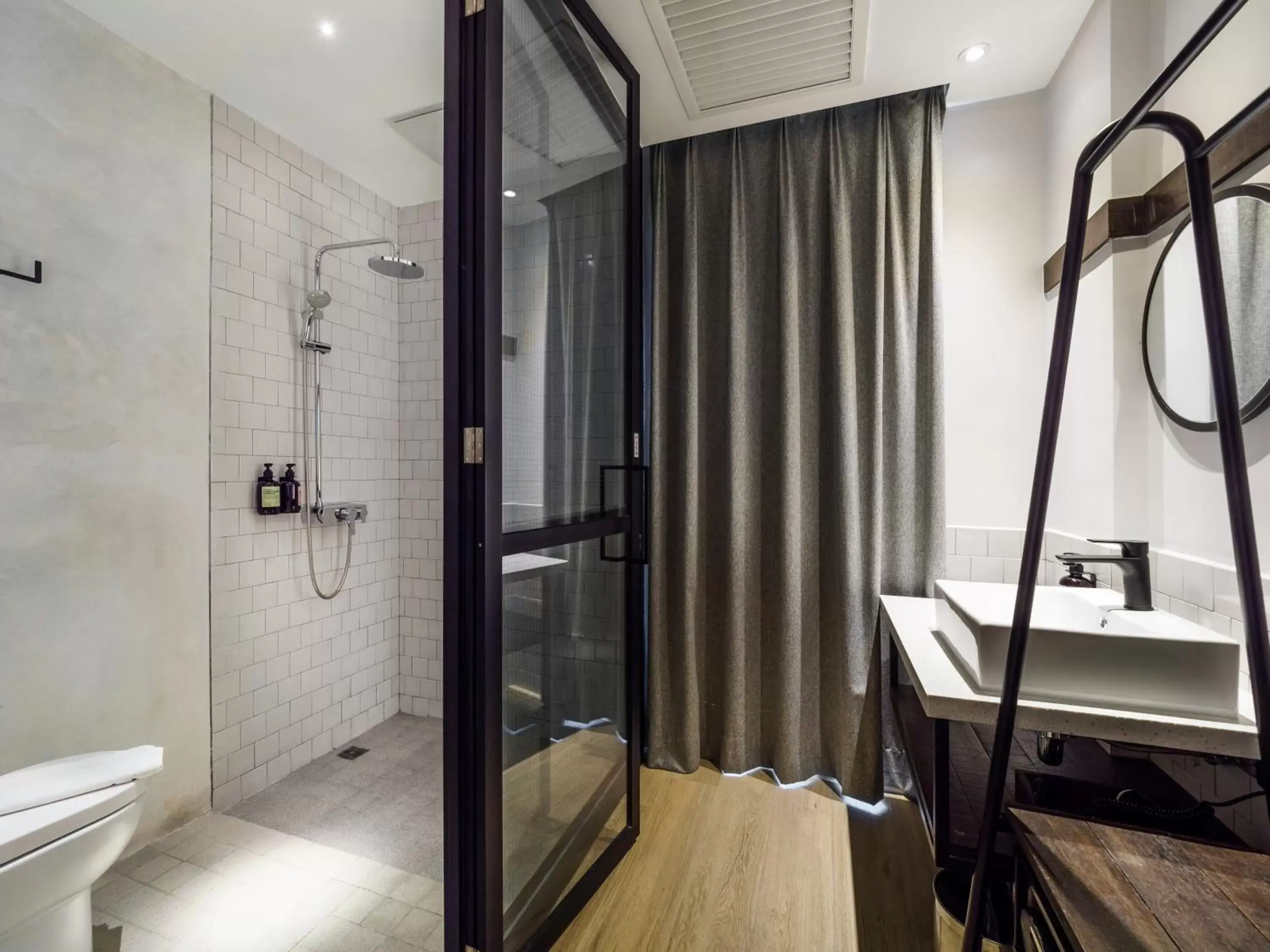 Shower, Bathroom in Tune Hotel KLIA-KLIA2, Airport Transit Hotel