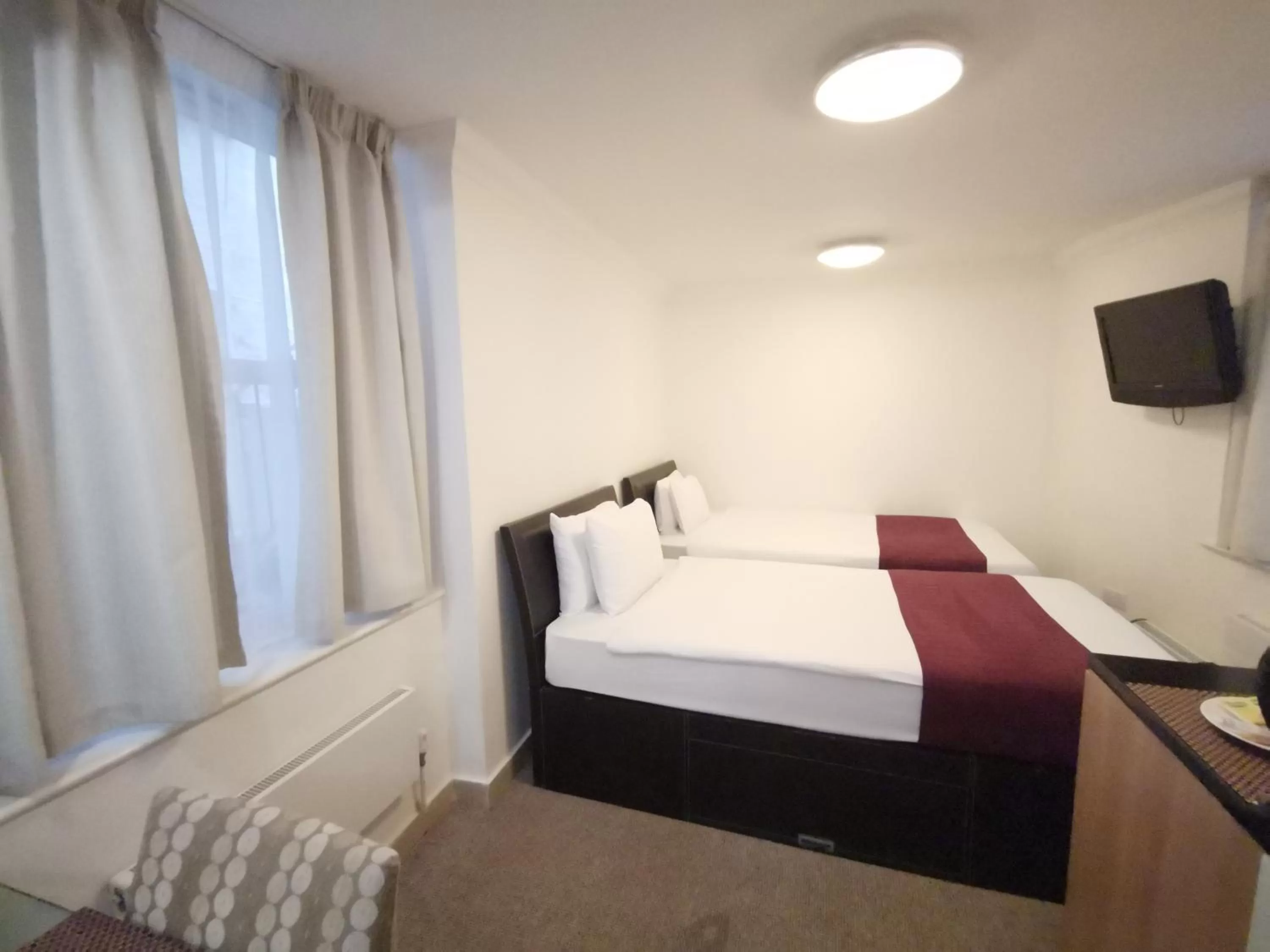 Bed in The Royale Chulan Hyde Park Hotel