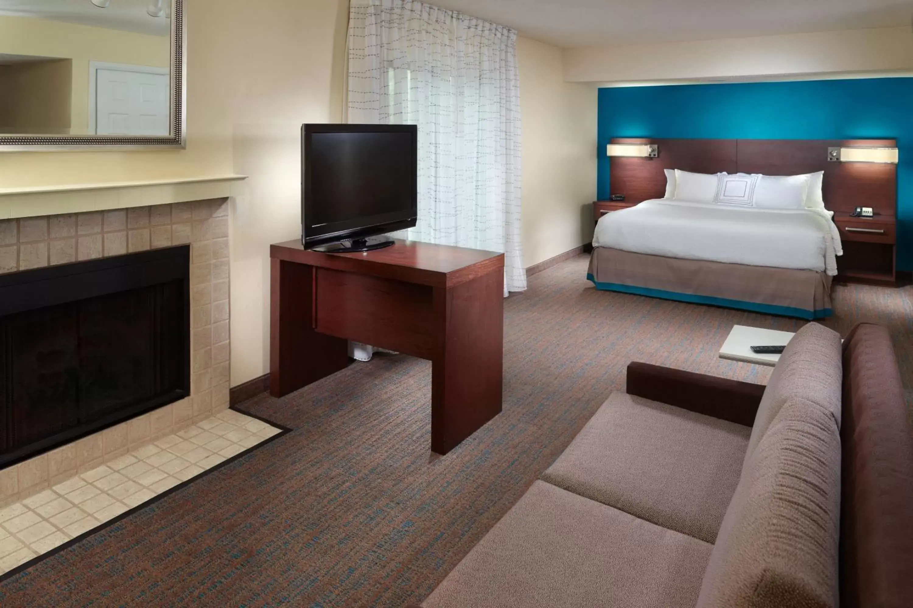 Photo of the whole room, TV/Entertainment Center in Residence Inn by Marriott Nashville Airport