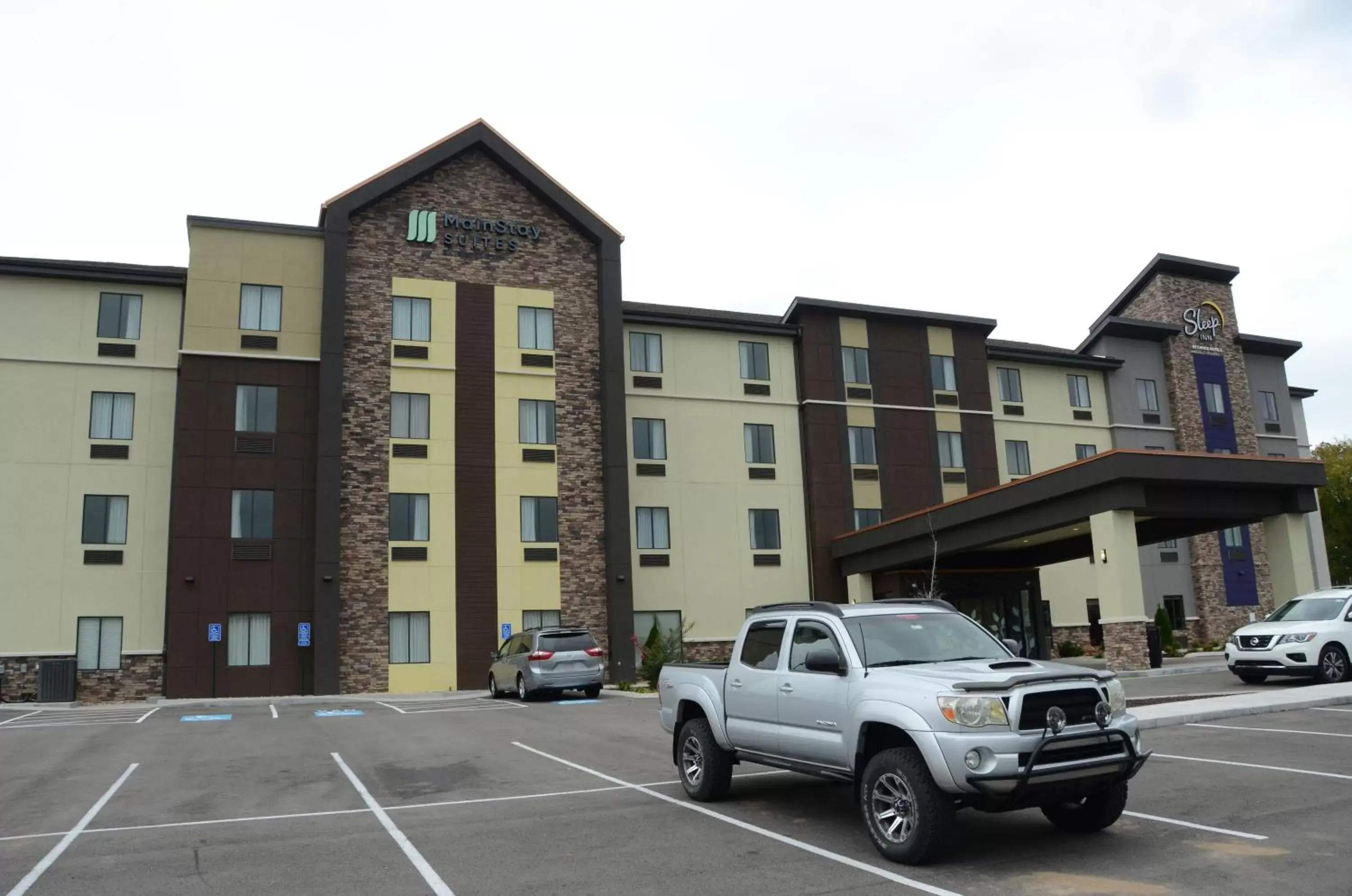 Property building in MainStay Suites Bowling Green North Property building in MainStay Suites Bowling Green North