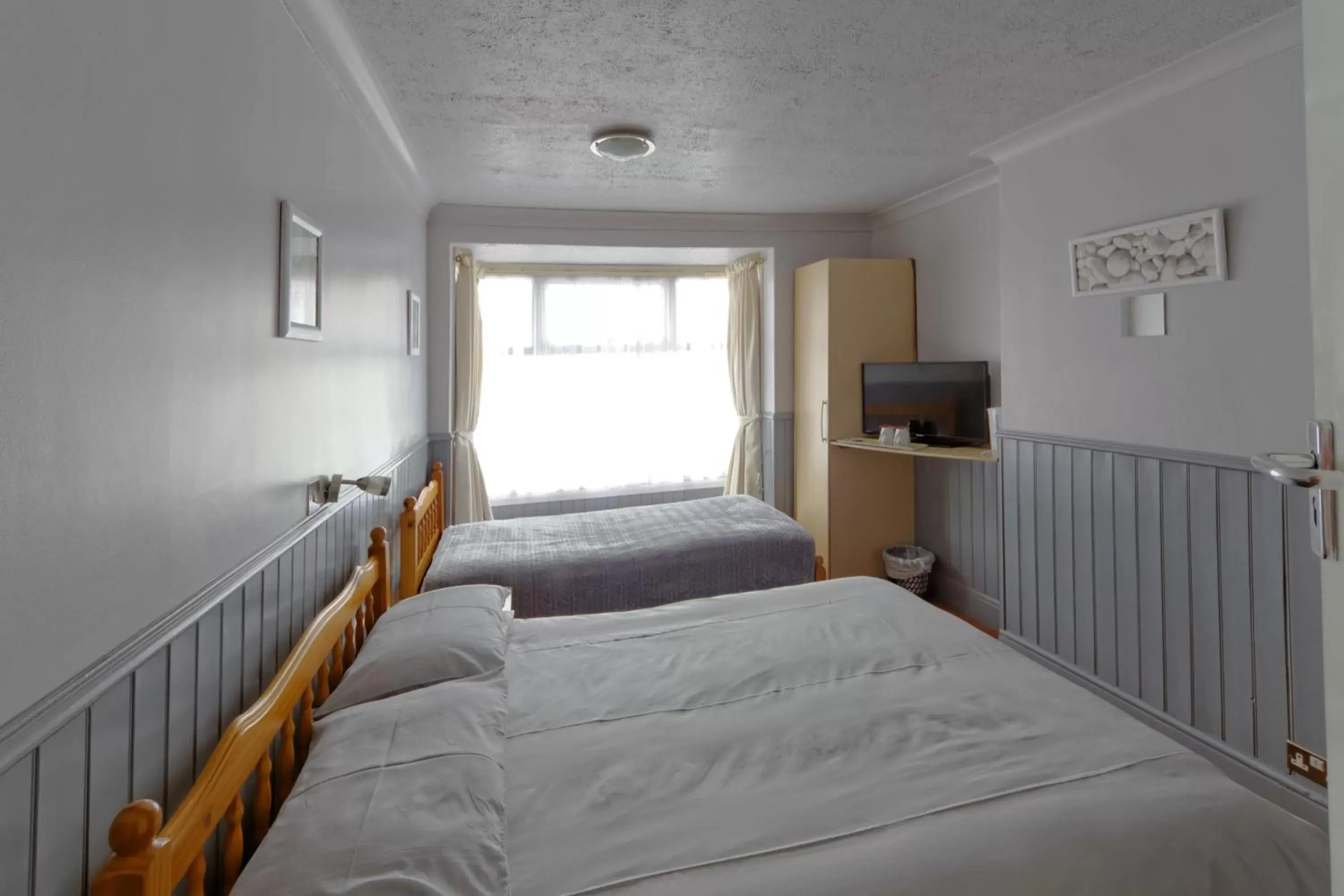 Standard Double Room with Shared Bathroom - single occupancy in Mallowview guest house Standard Double Room with Shared Bathroom - single occupancy in Mallowview guest house