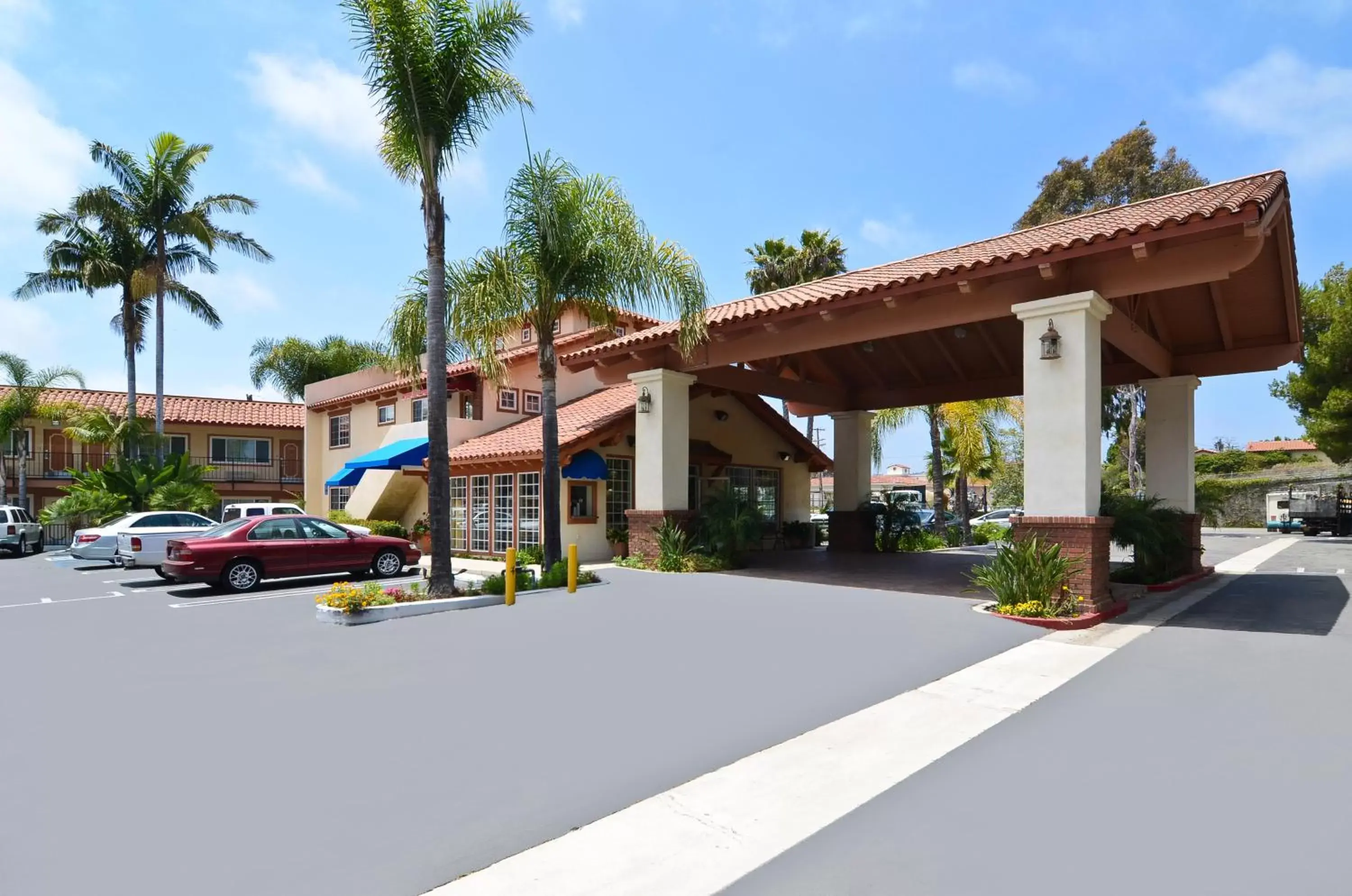 Property Building in Best Western Capistrano Inn