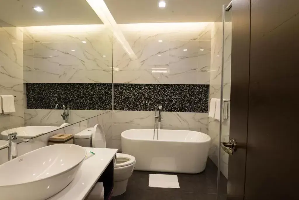 Bathroom in Lenox Hotel