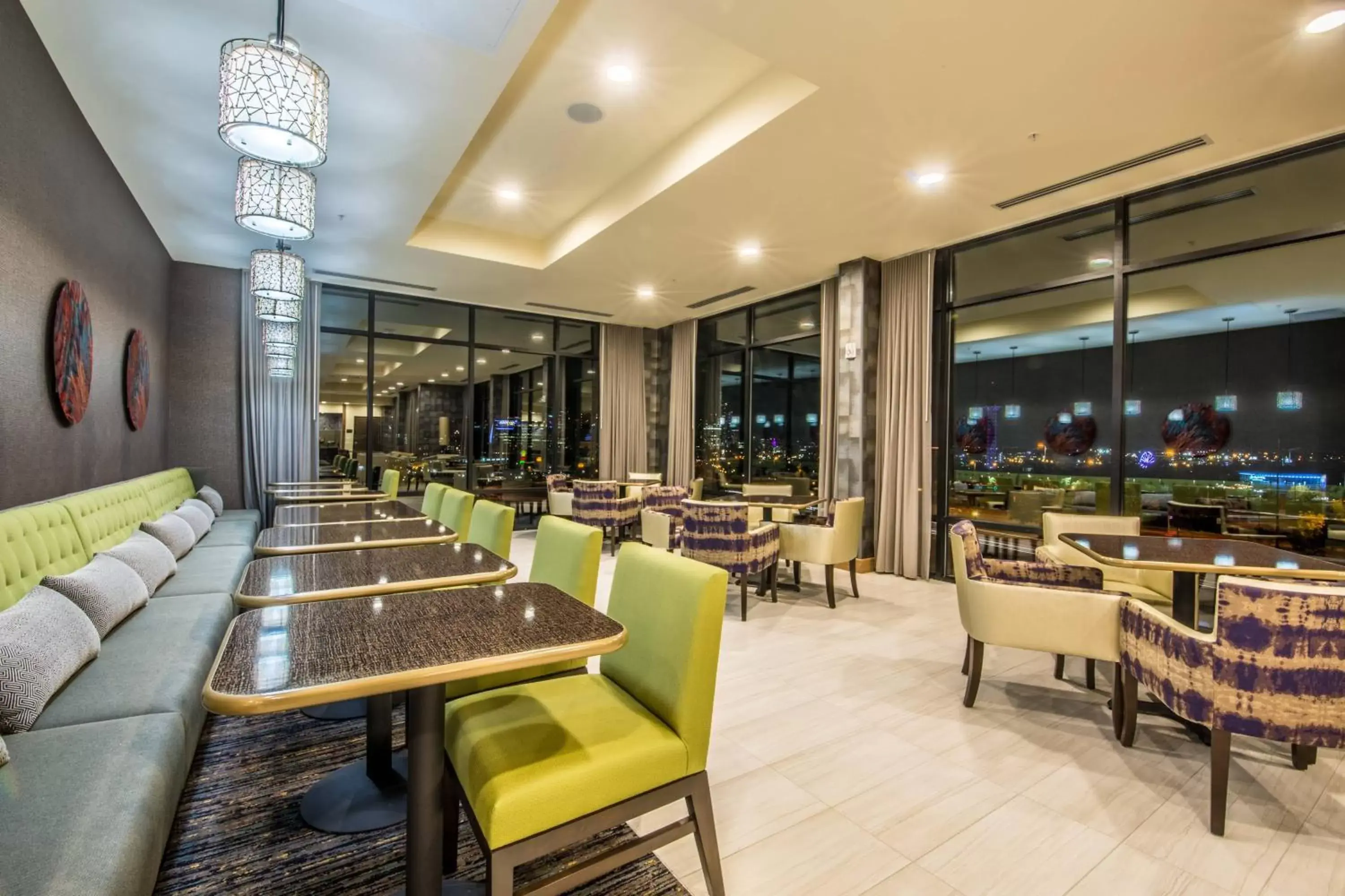 Breakfast, Restaurant/Places to Eat in Fairfield by Marriott Denver Downtown