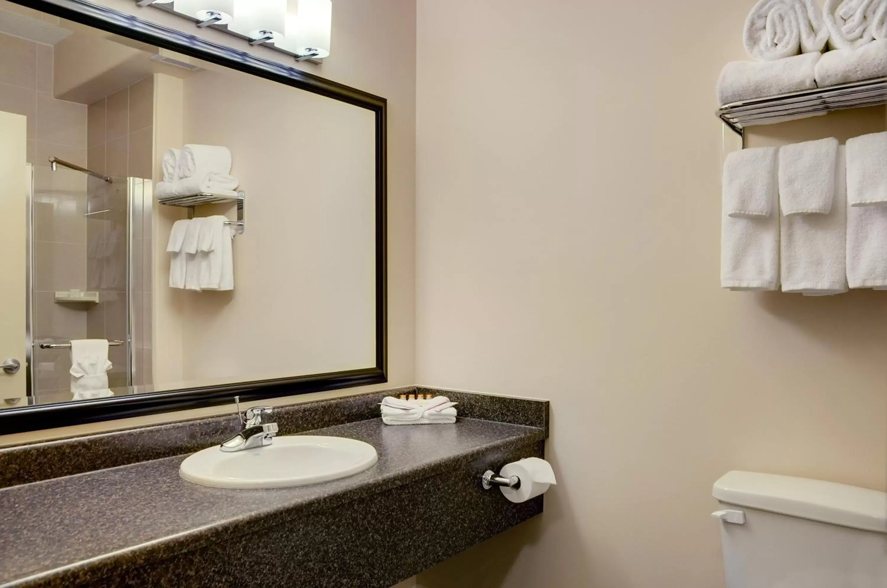 Bathroom in Kindersley Inn