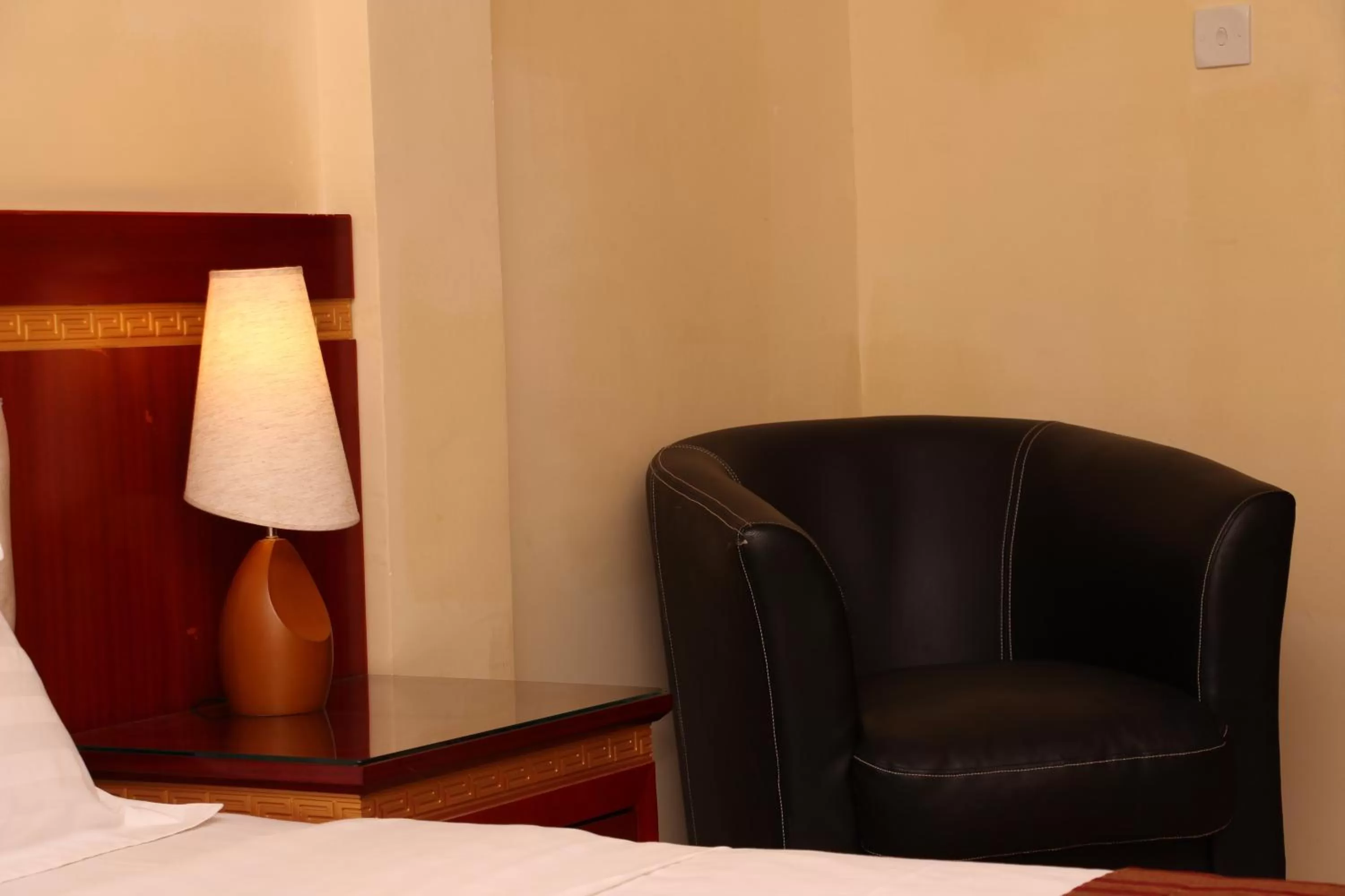 Seating area, Bed in Hotel Rosebud