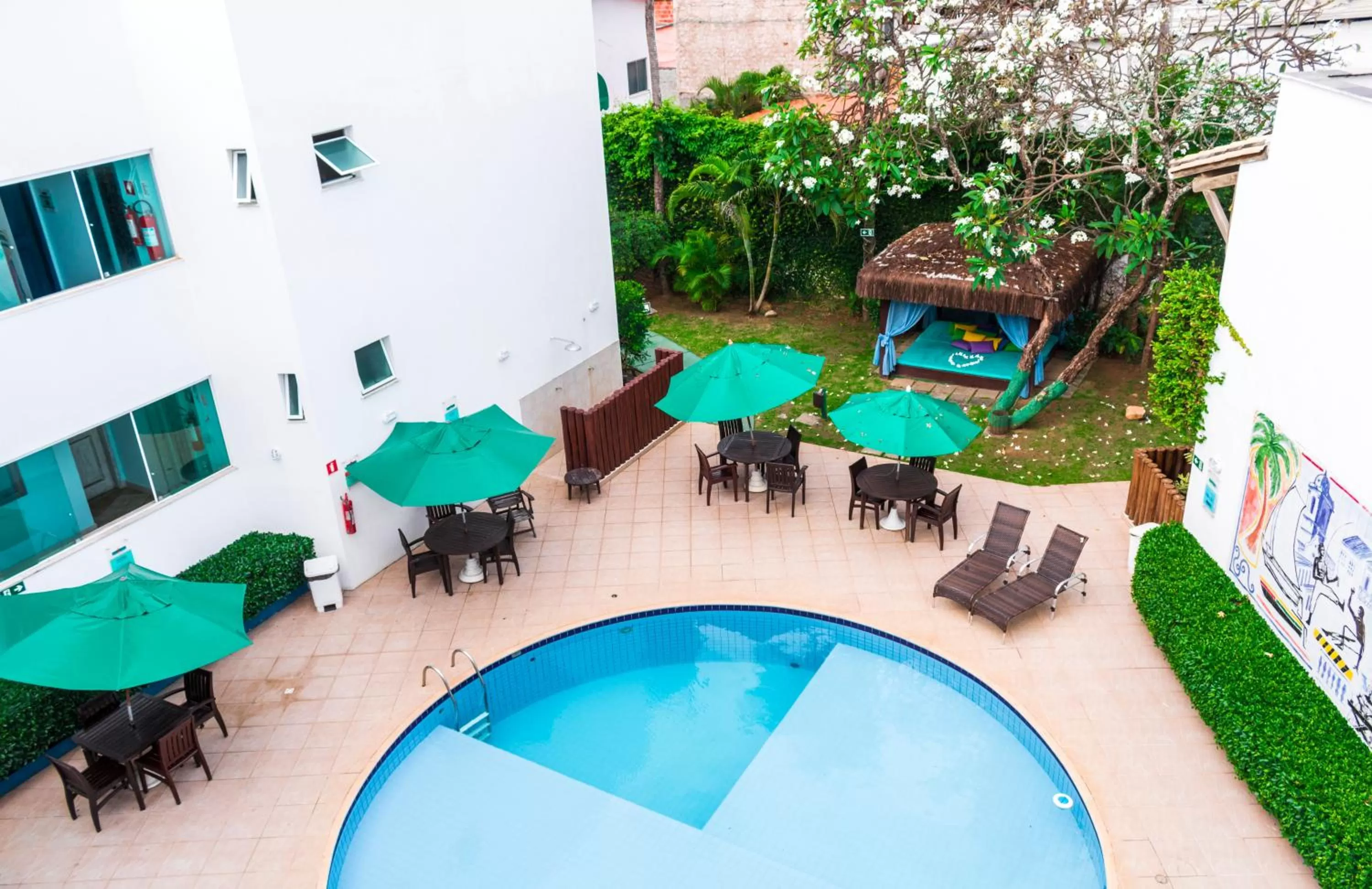 Property building in Farol de Itapuã Praia Hotel