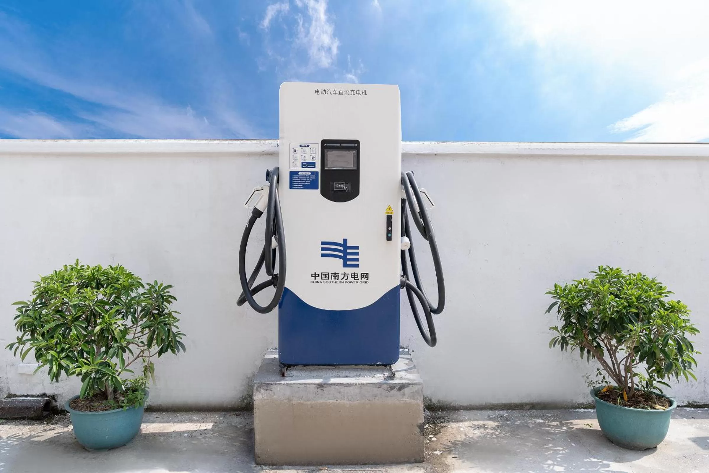 Parking in Guangzhou Baiyun Airport Rejoice by Argyle Hotel Rehe Metro Exit B --Free shuttle bus is provided during the 138th Canton Fair