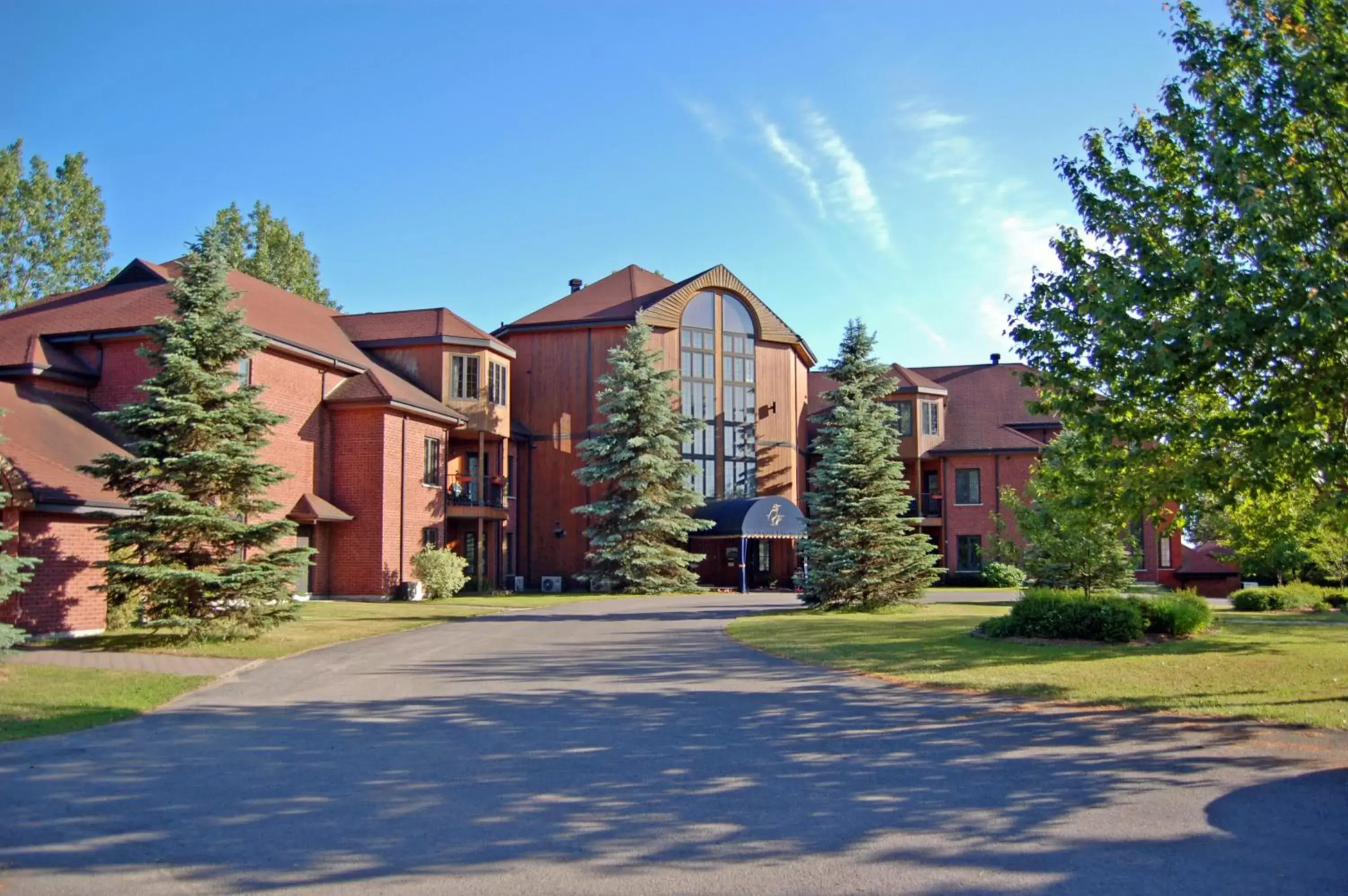 Facade/entrance, Property Building in L'Auberge Du Lac St-Pierre