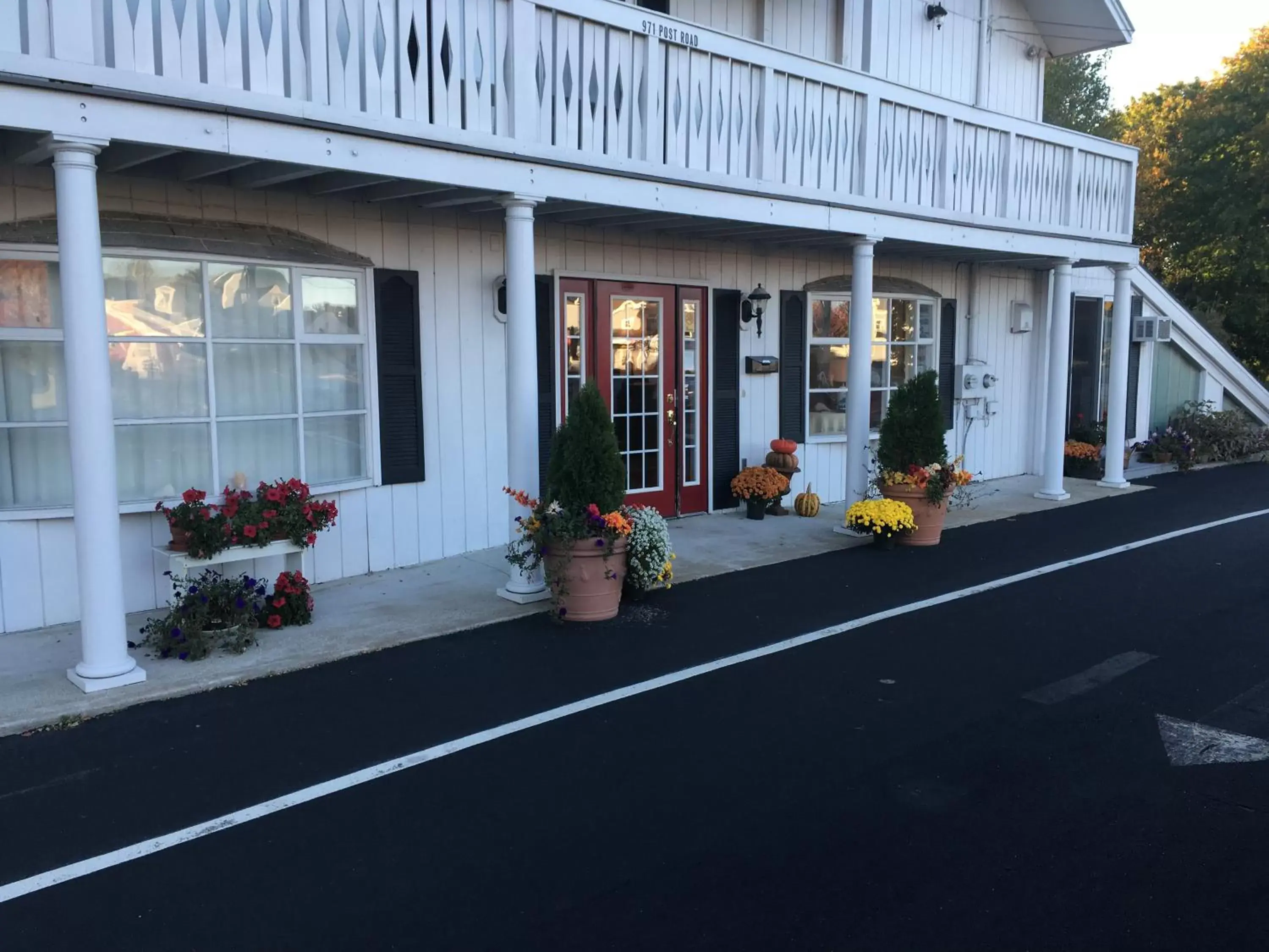 Facade/Entrance in The Beach Rose Inn