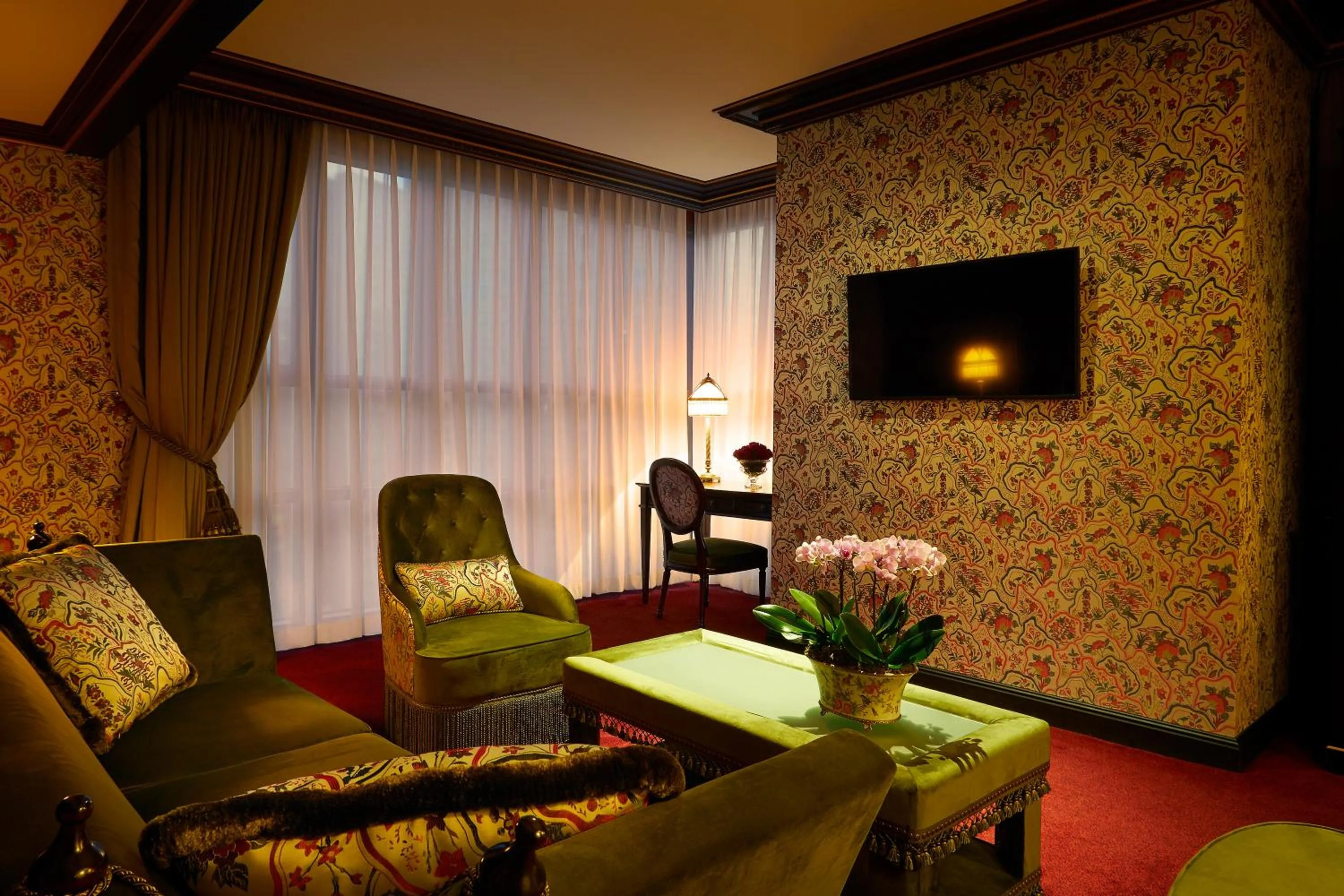 TV and multimedia in L'Escape Hotel