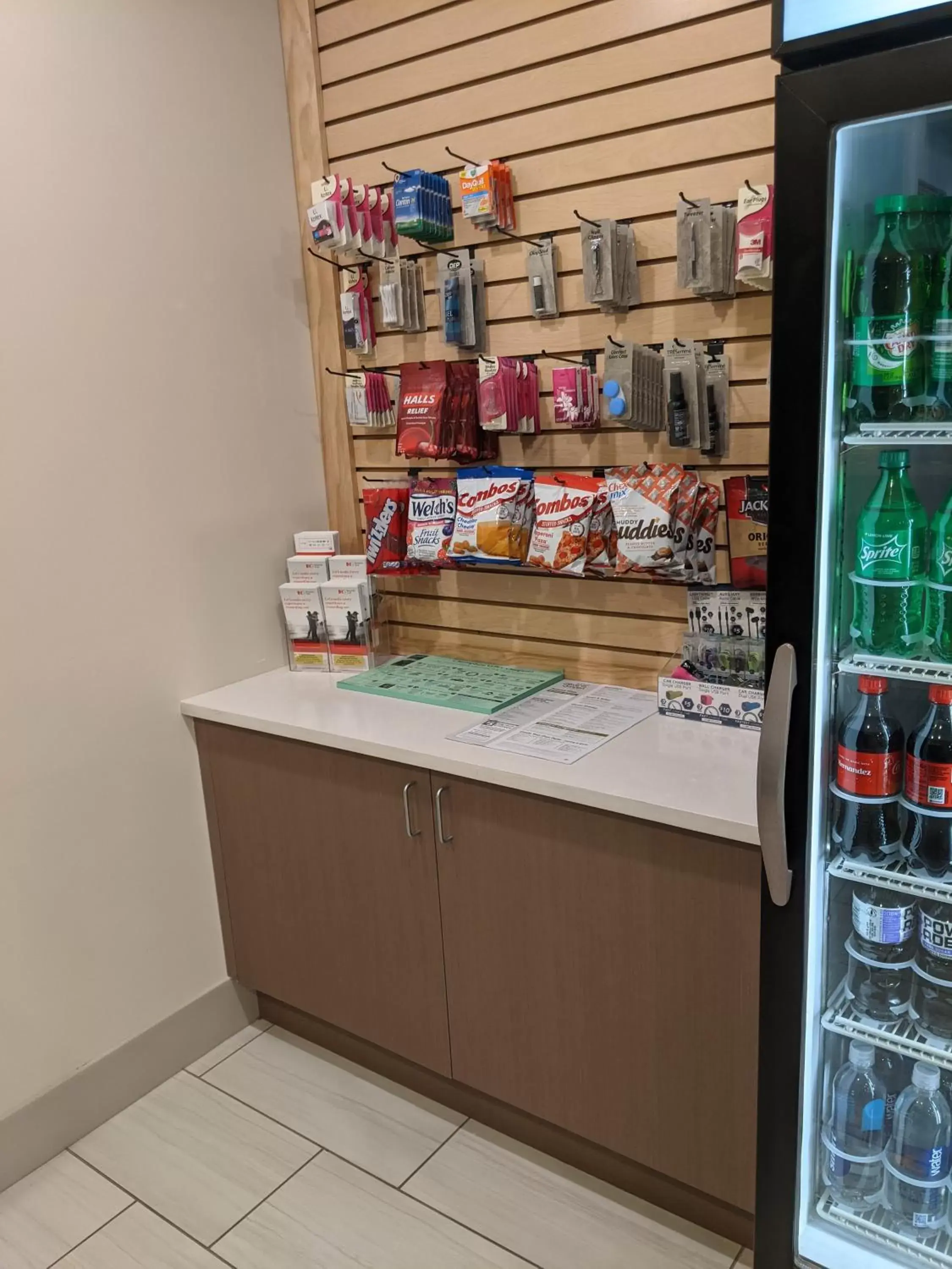 Food and drinks in Holiday Inn Express South Burlington, an IHG Hotel
