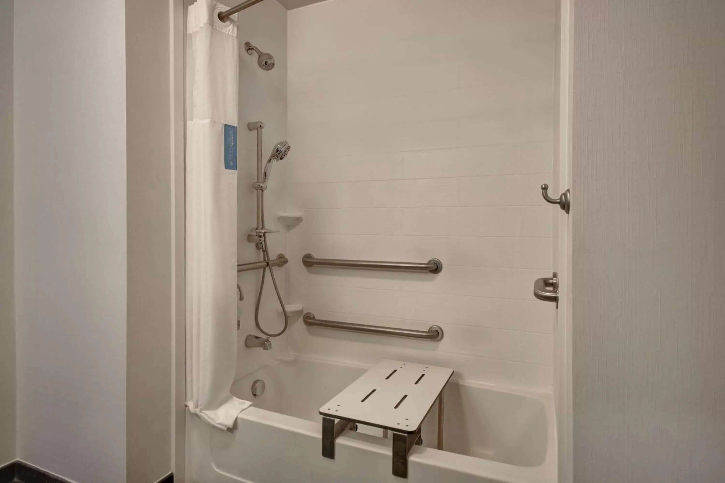 Bathroom in Hampton Inn & Suites - Columbia South, MD