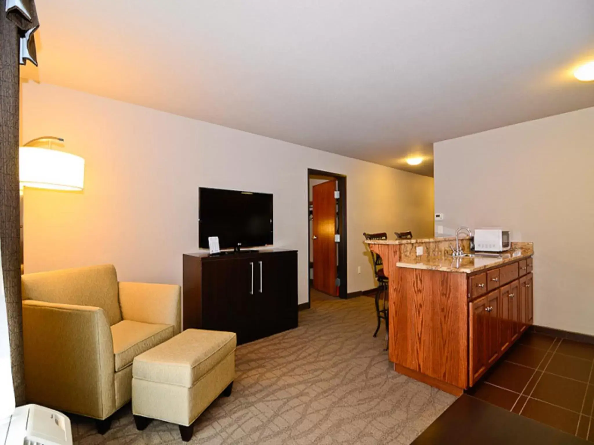 TV and multimedia, TV/Entertainment Center in Astoria Extended Stay & Event Center