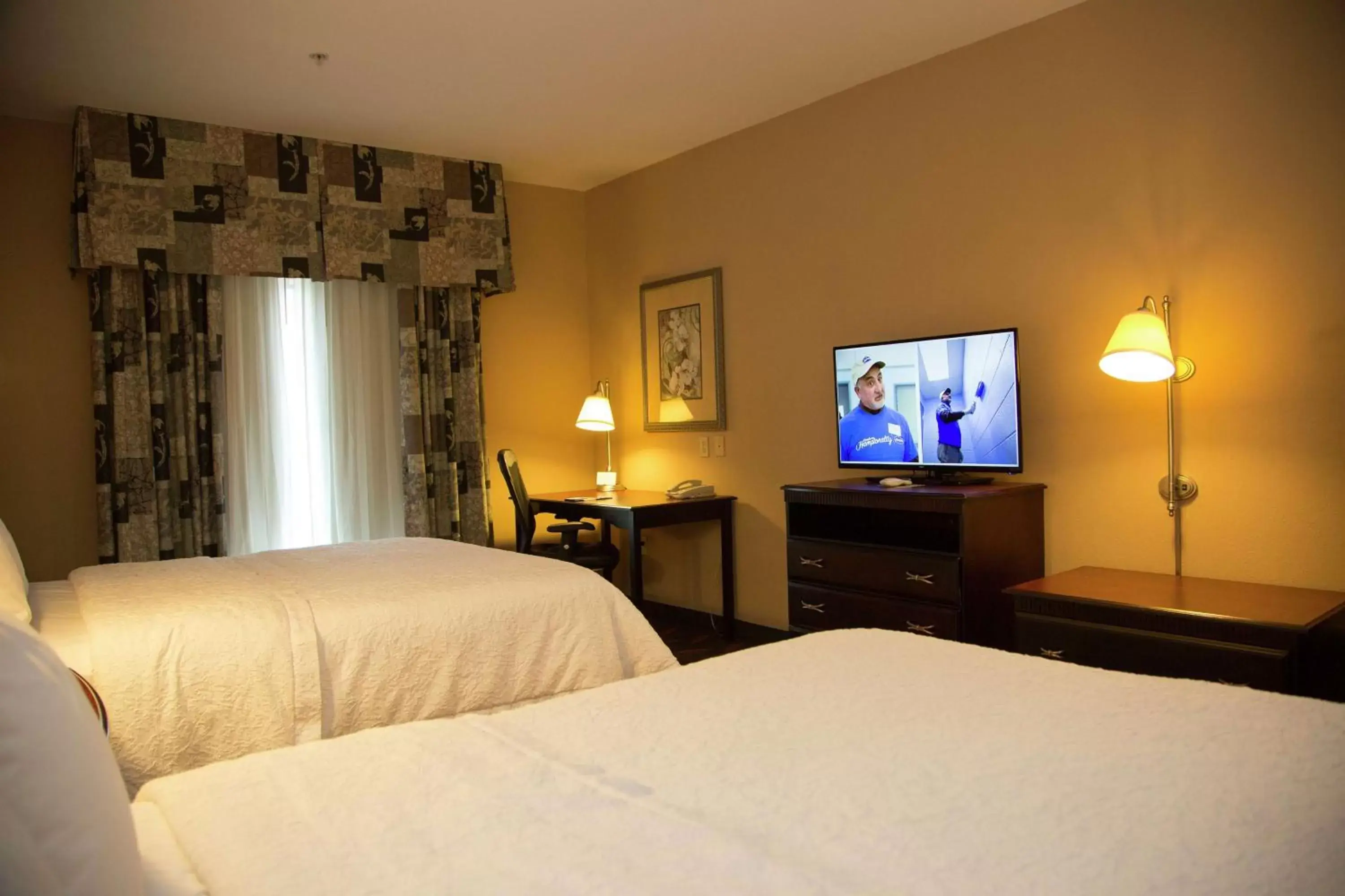 Bed in Hampton Inn & Suites Houston Rosenberg