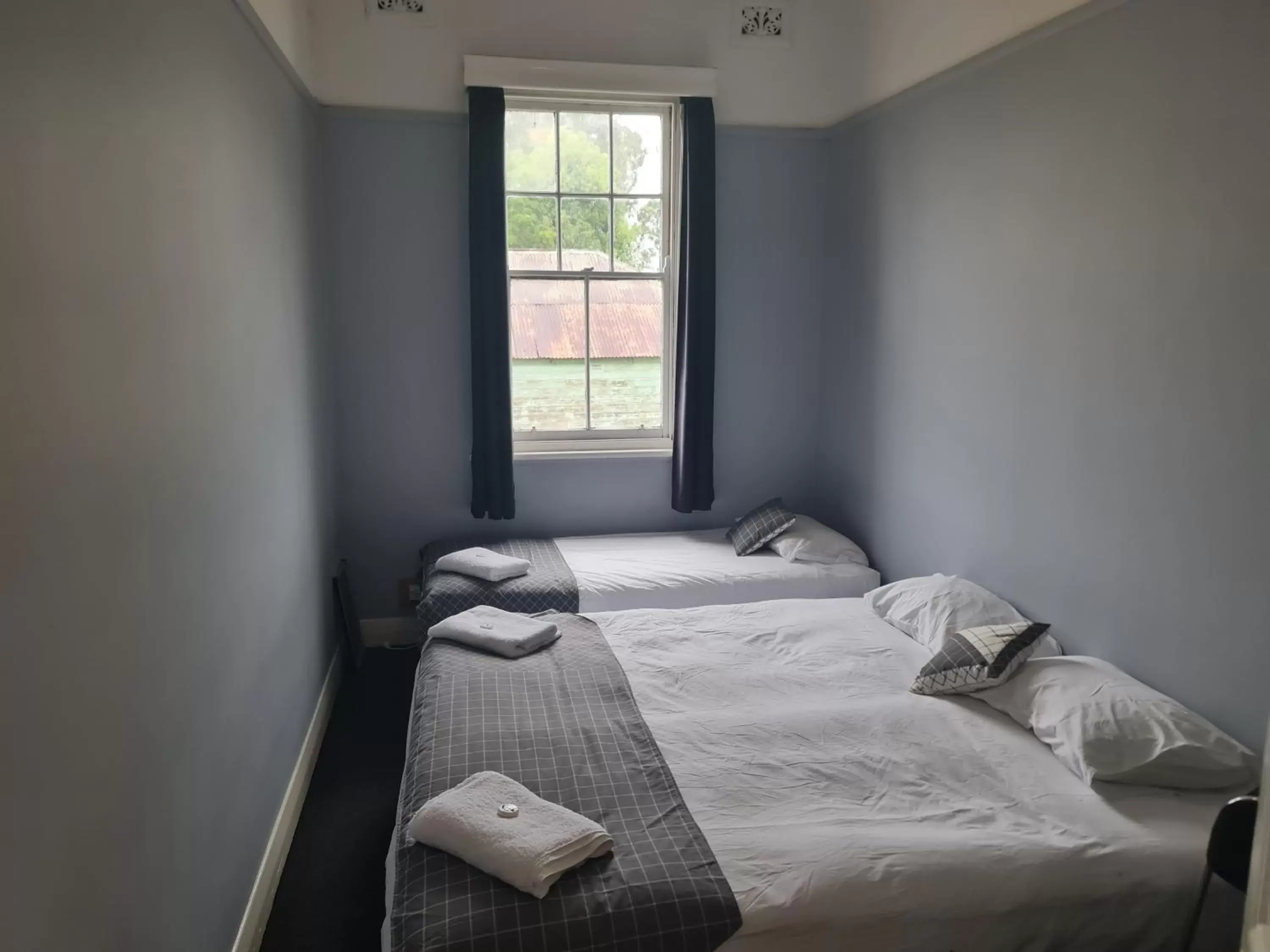 Queen and Single in Kearsley Hotel Queen and Single in Kearsley Hotel