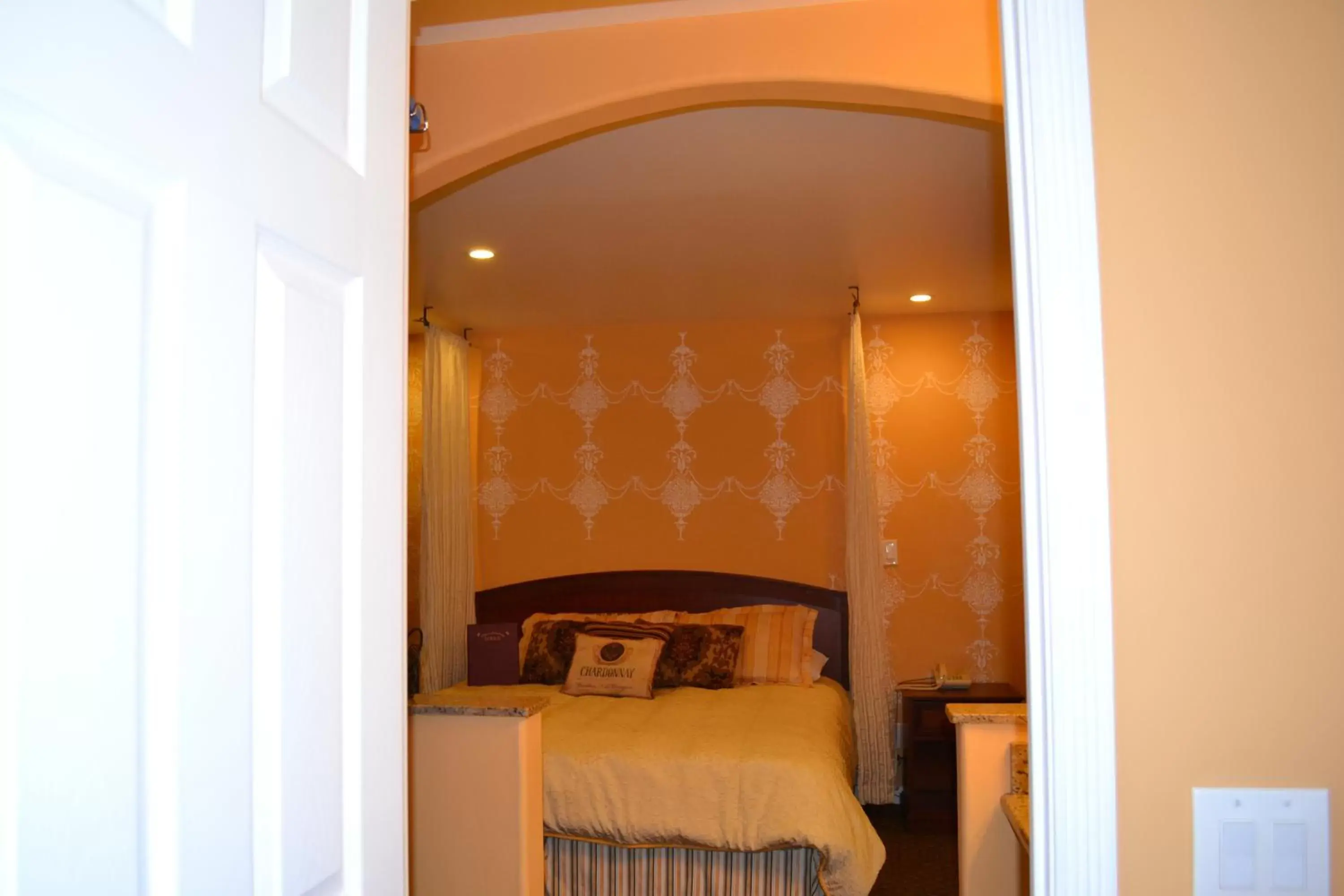 Bed in Chardonnay Lodge